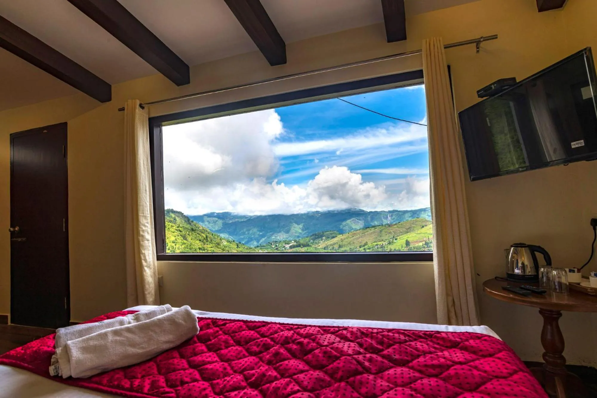 Bedroom, Bed in Warmth Hill Crest