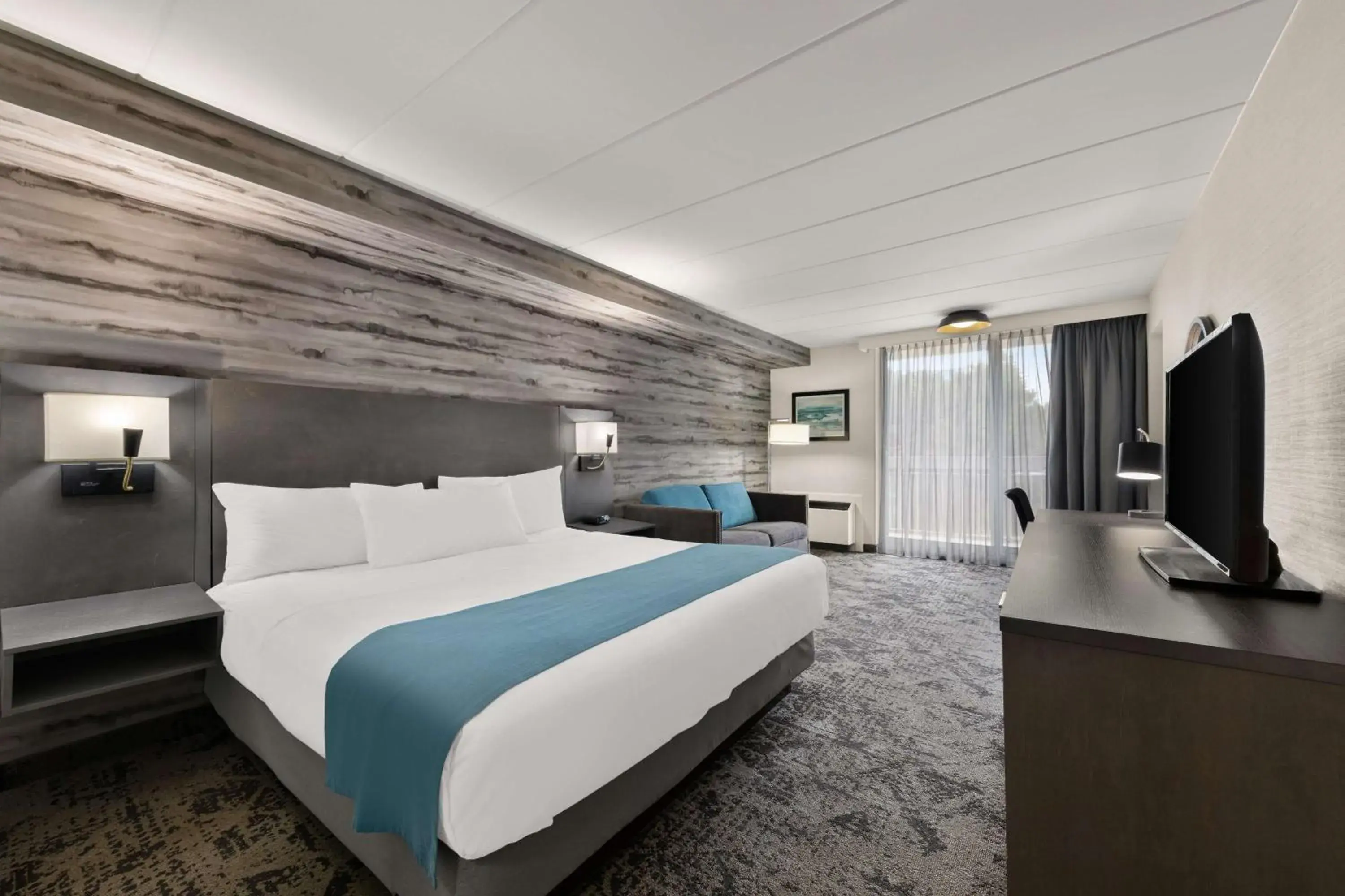 King Room with Sofa Bed and Balcony in Best Western Parkway Hotel Toronto North King Room with Sofa Bed and Balcony in Best Western Parkway Hotel Toronto North