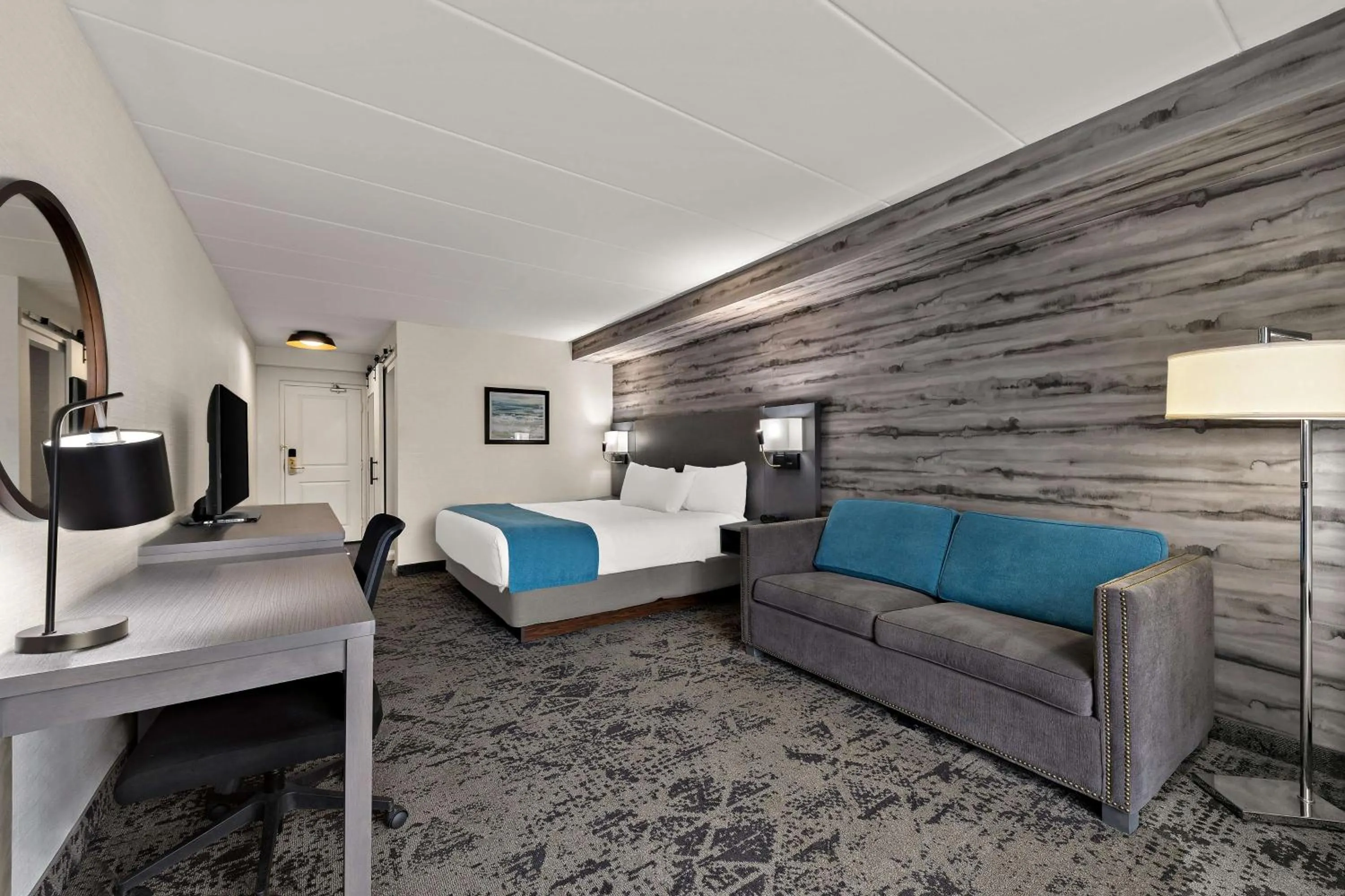 Bedroom, Bed in Best Western Parkway Hotel Toronto North