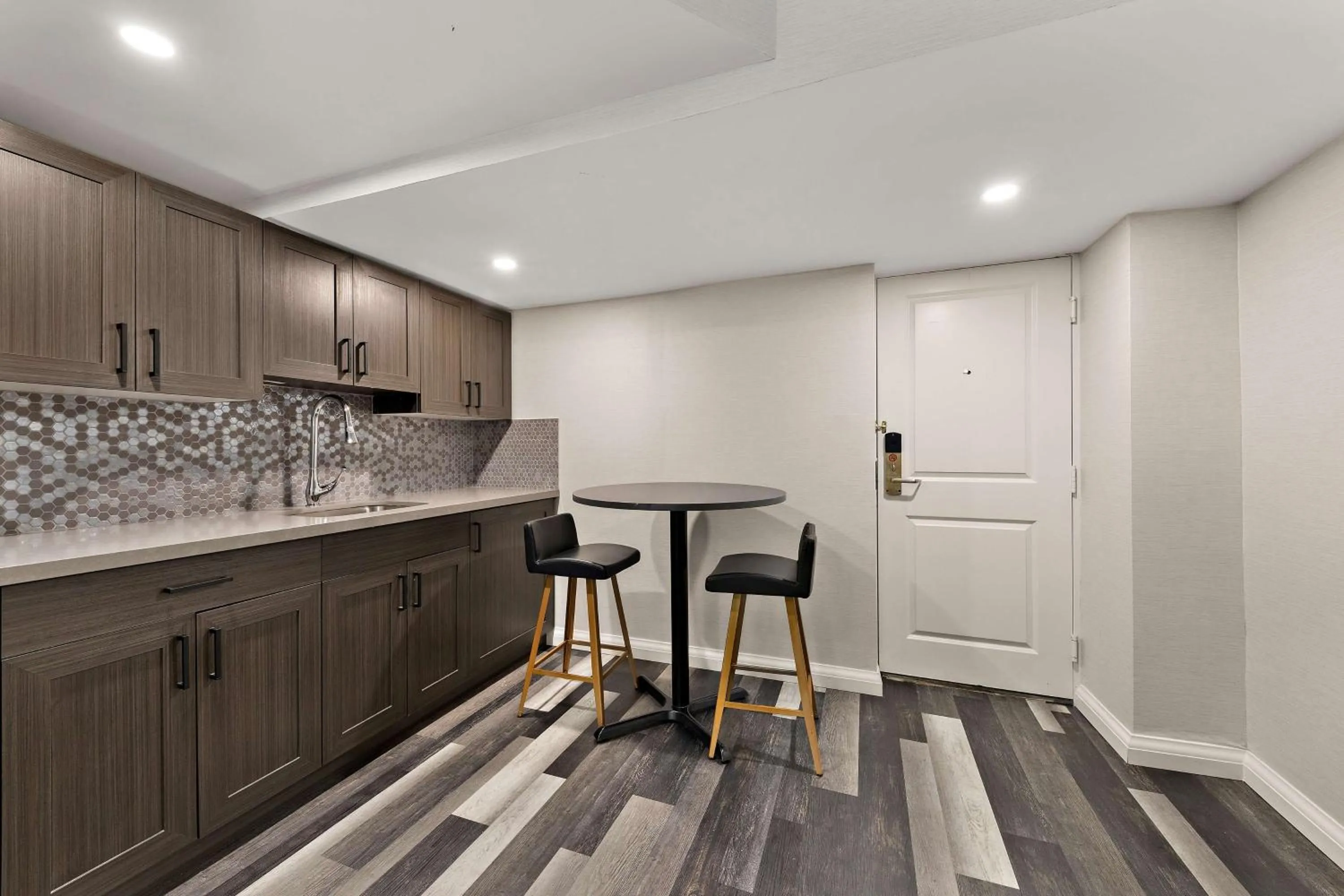 Photo of the whole room in Best Western Parkway Hotel Toronto North