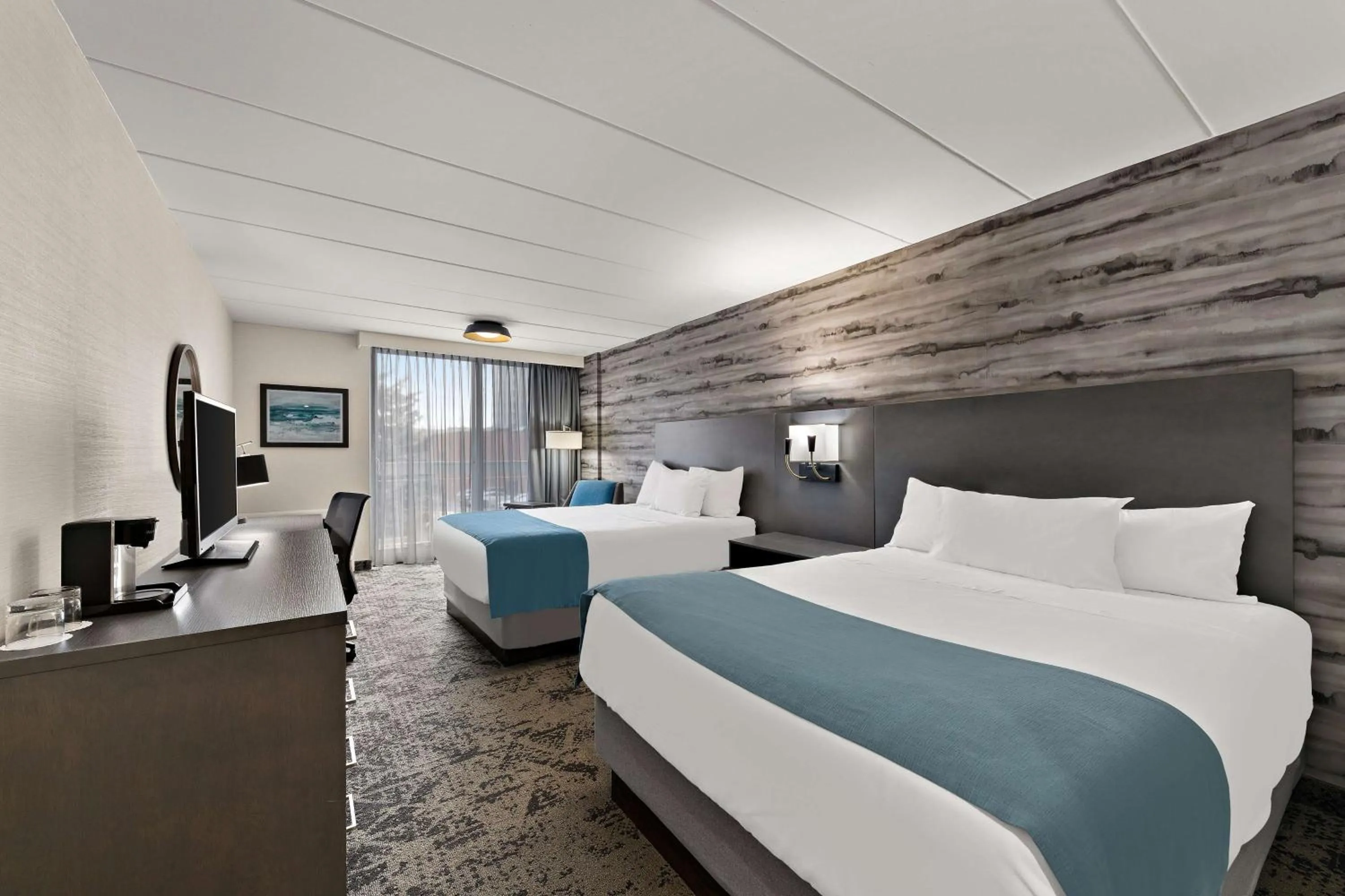 Photo of the whole room, Bed in Best Western Parkway Hotel Toronto North