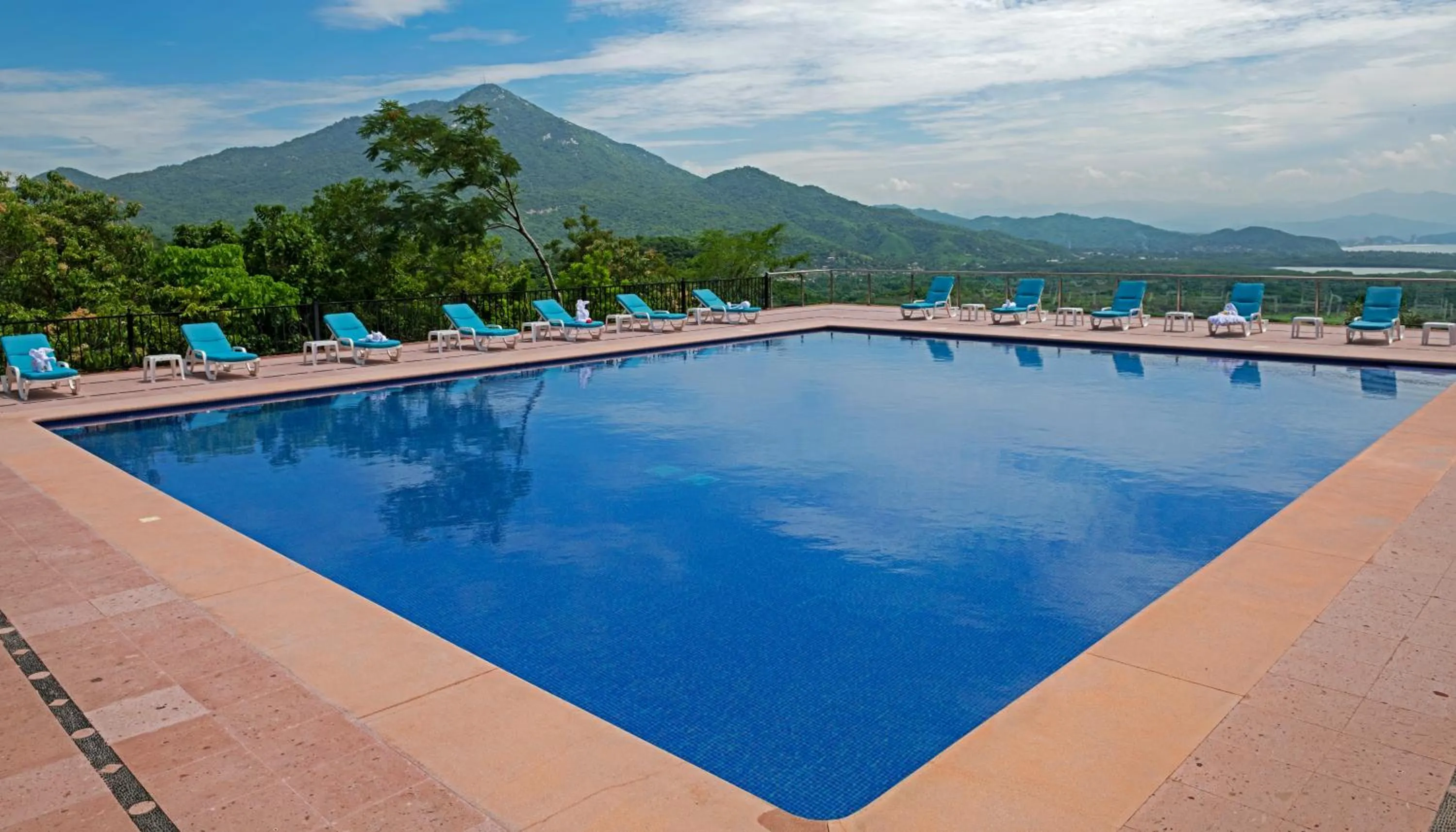 Swimming pool in El Corazón Golf & Spa Resort Manzanillo