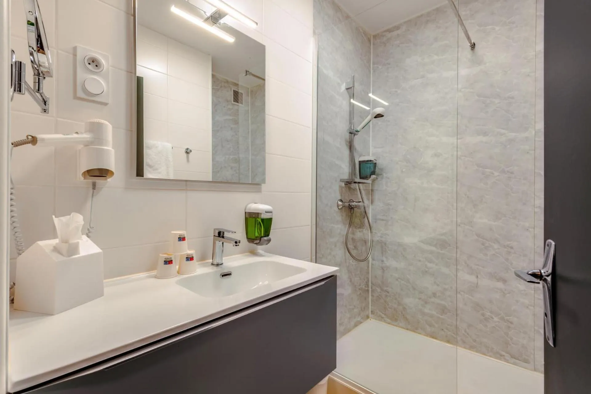 Shower in The Originals City, Hôtel Armen Le Triton, Roscoff