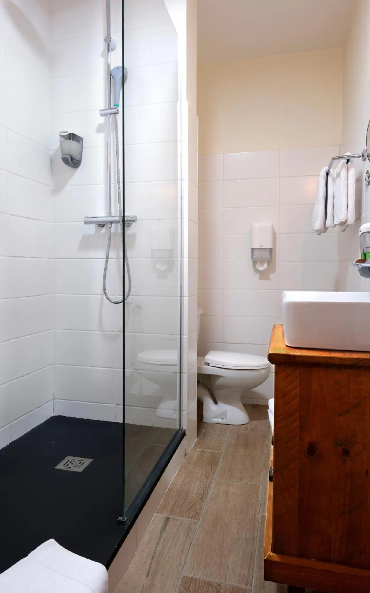 Bathroom in The Originals City, Hôtel Armen Le Triton, Roscoff