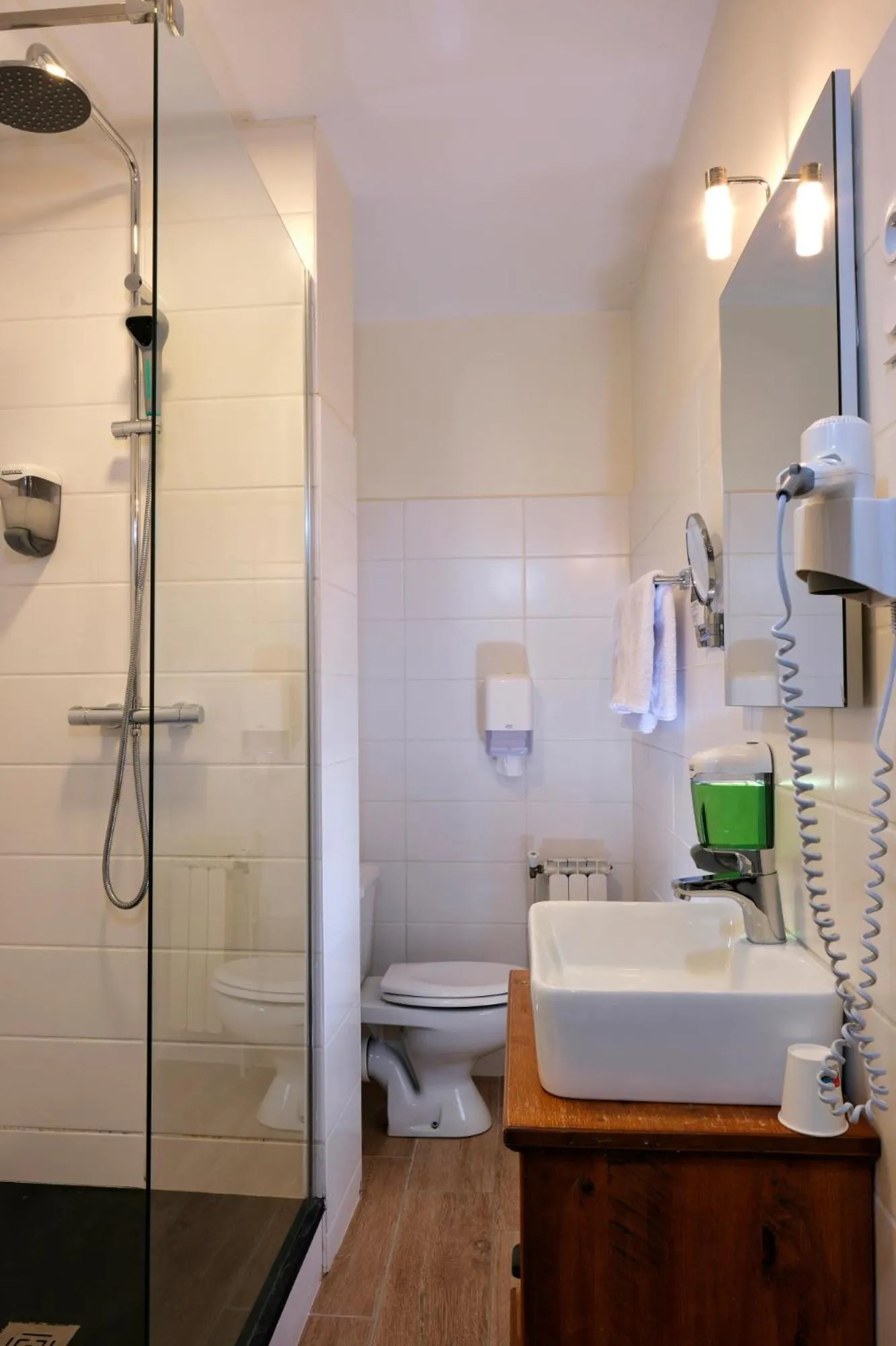 Bathroom in The Originals City, Hôtel Armen Le Triton, Roscoff