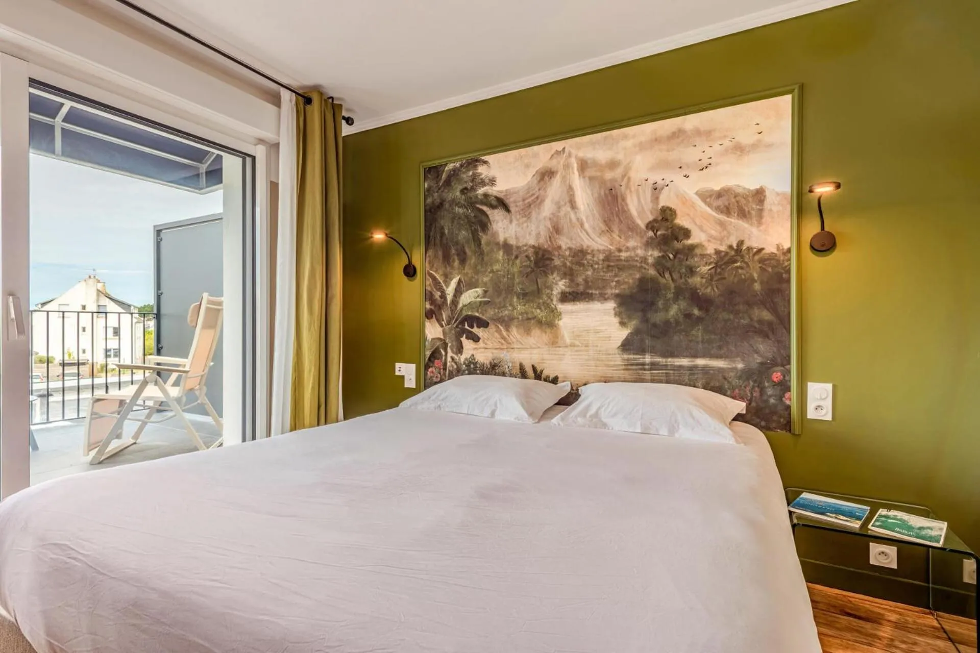 Bed in The Originals City, Hôtel Armen Le Triton, Roscoff