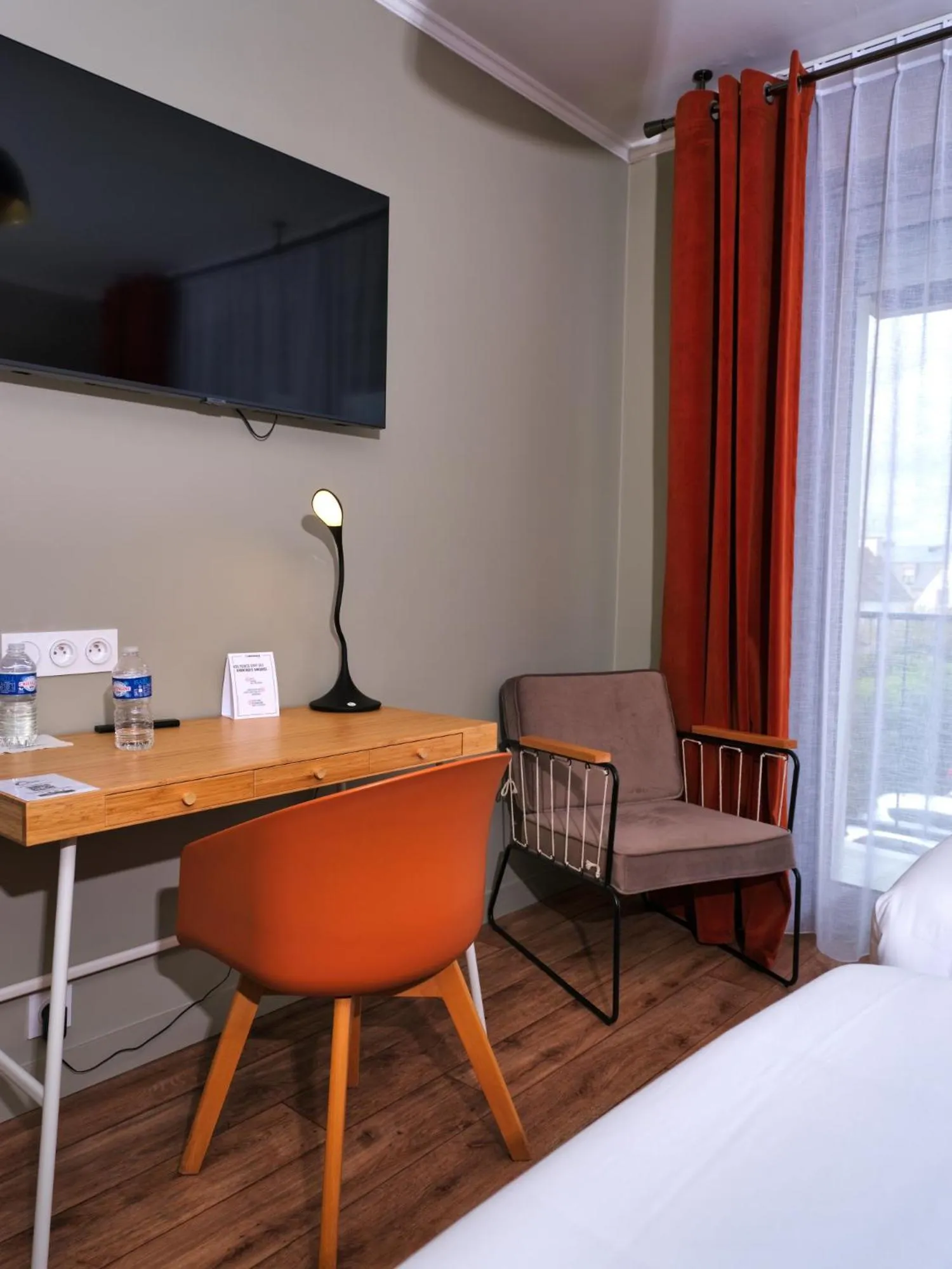 Bedroom, Bed in The Originals City, Hôtel Armen Le Triton, Roscoff