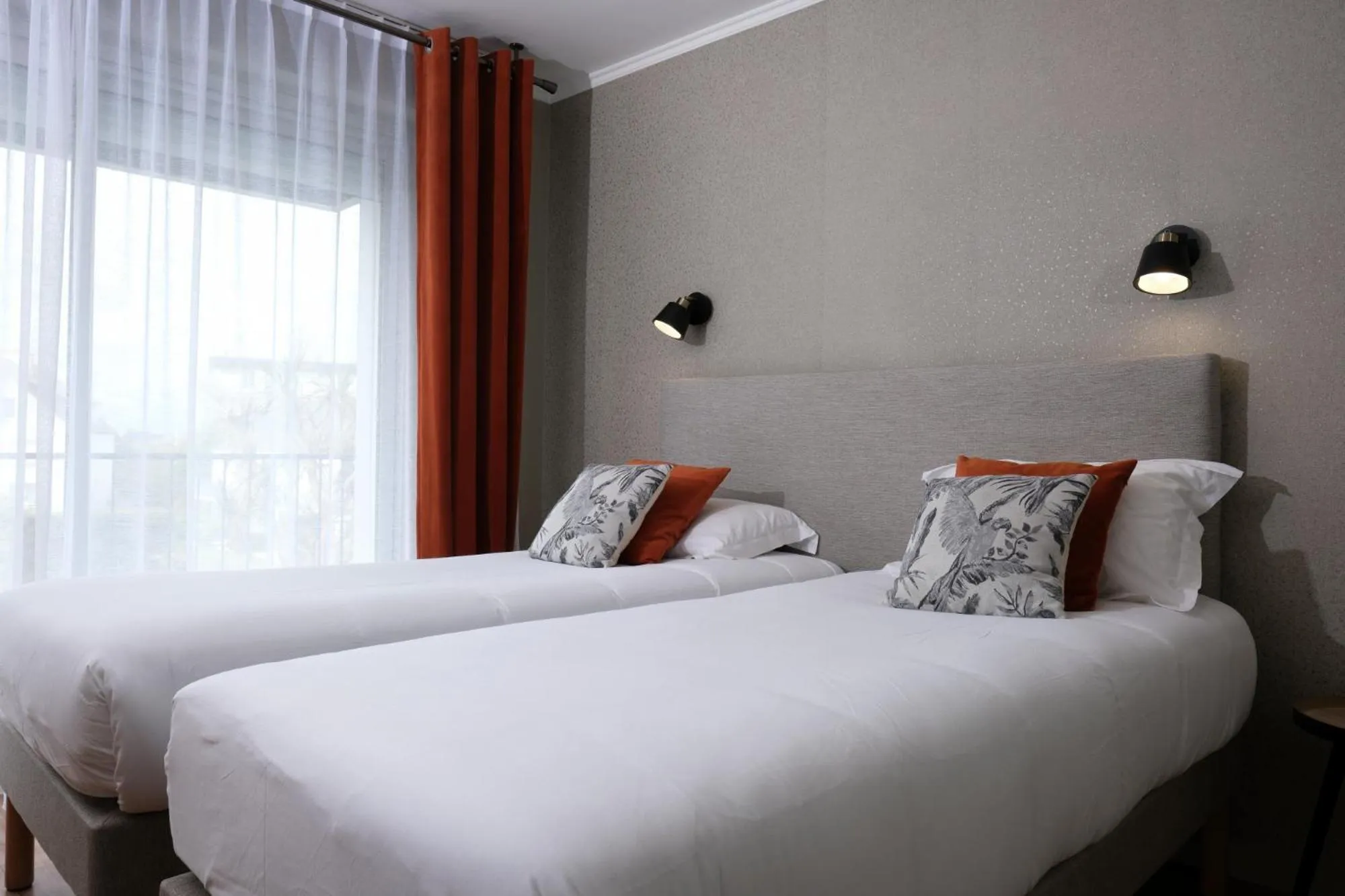 Bed in The Originals City, Hôtel Armen Le Triton, Roscoff