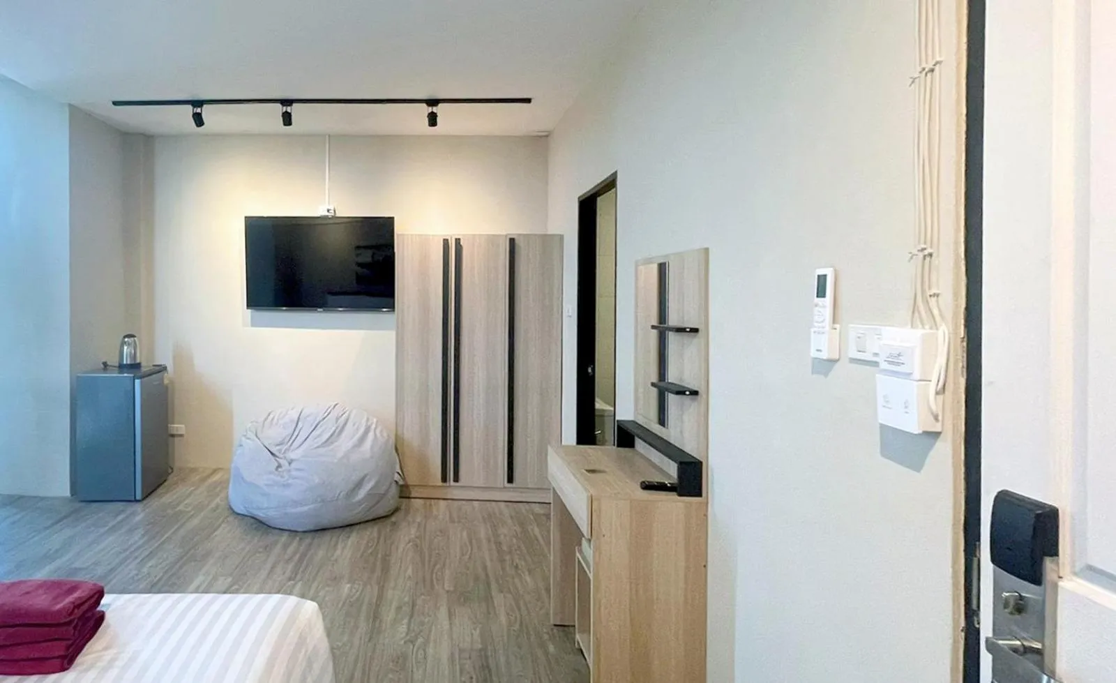 Bed in Breakers Hotel Rawai