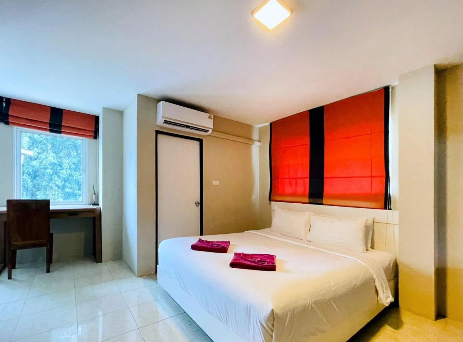 Bed in Breakers Hotel Rawai