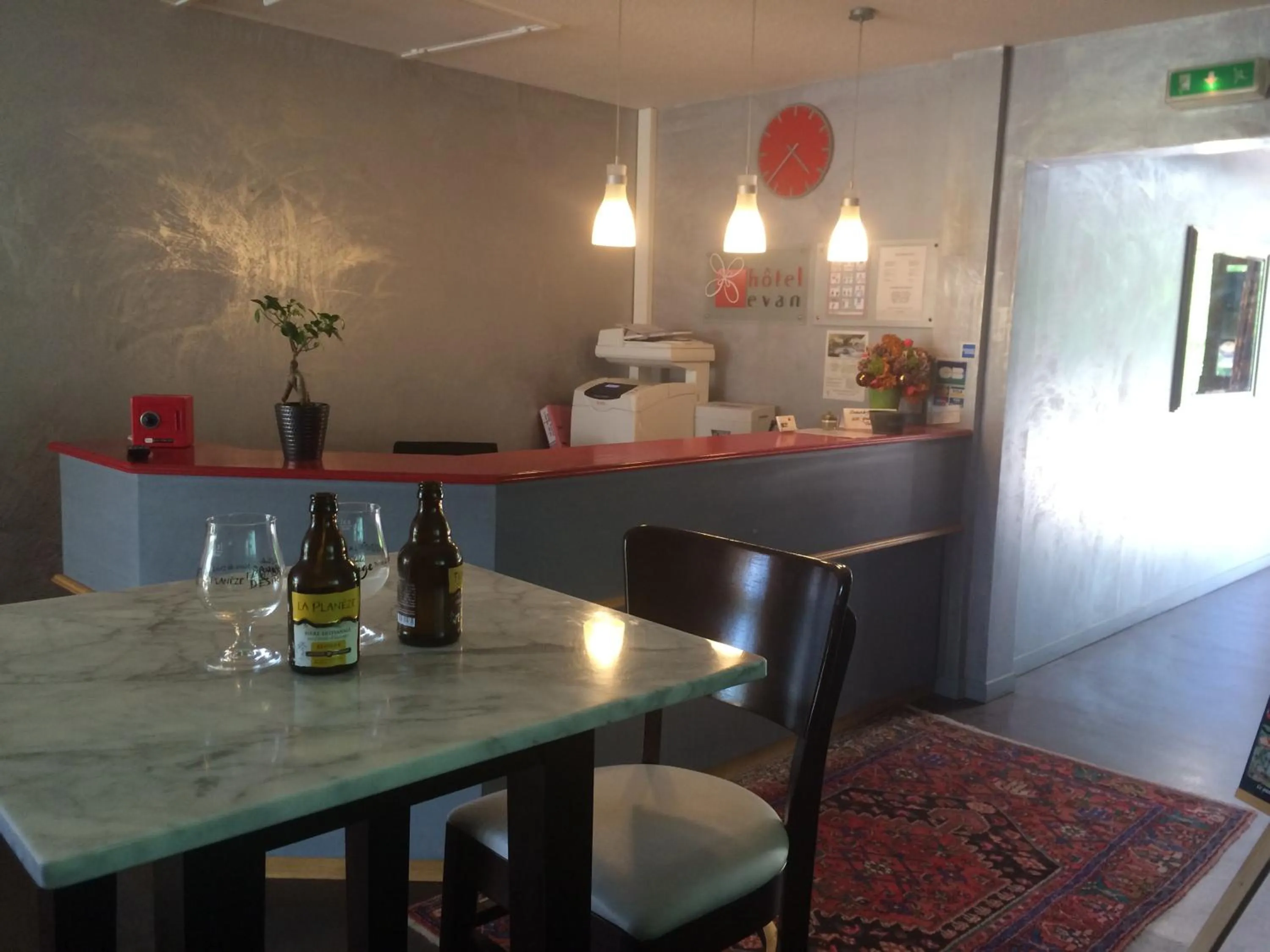 Lobby or reception in Hôtel Evan