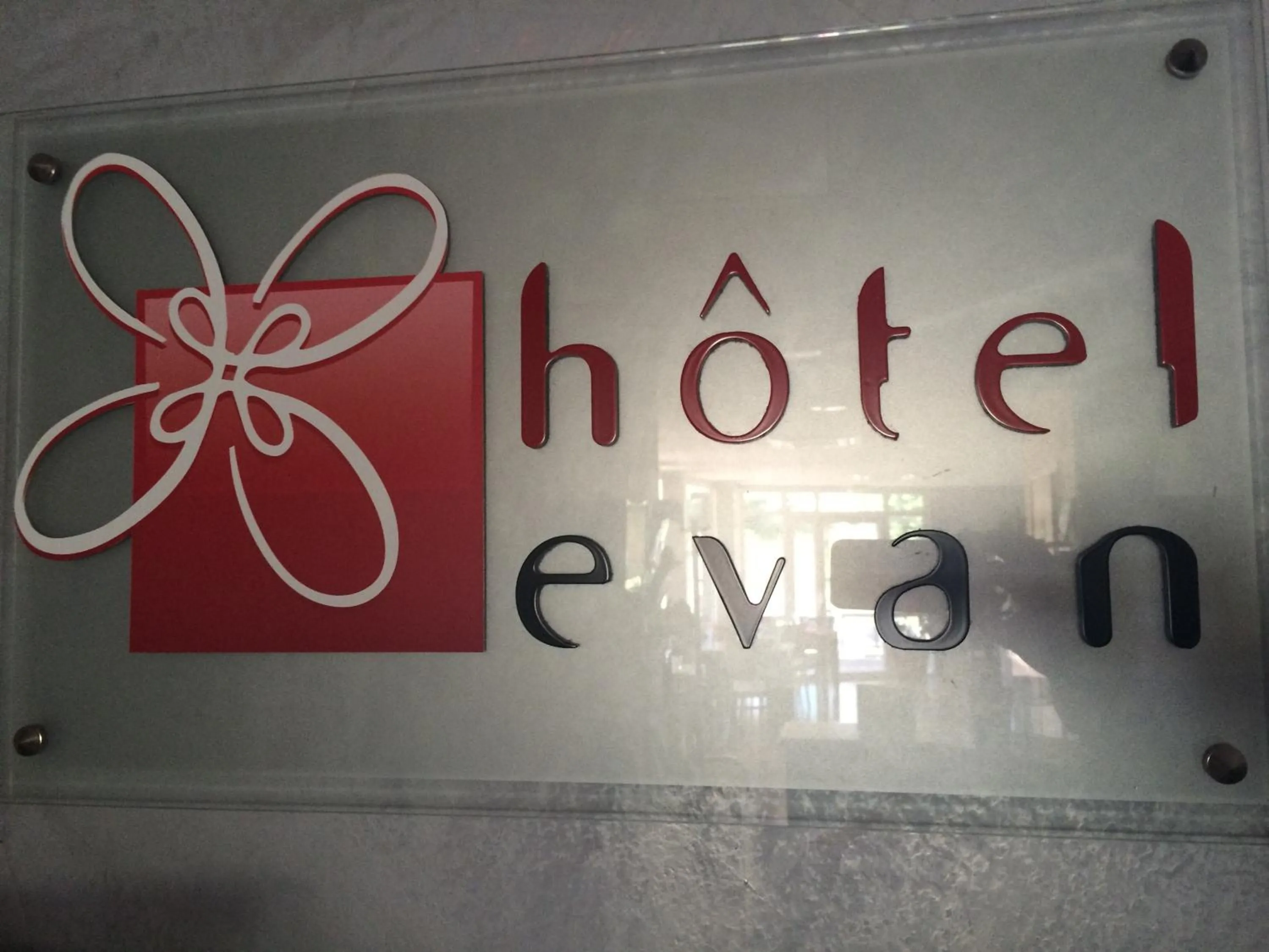 Property logo or sign in Hôtel Evan