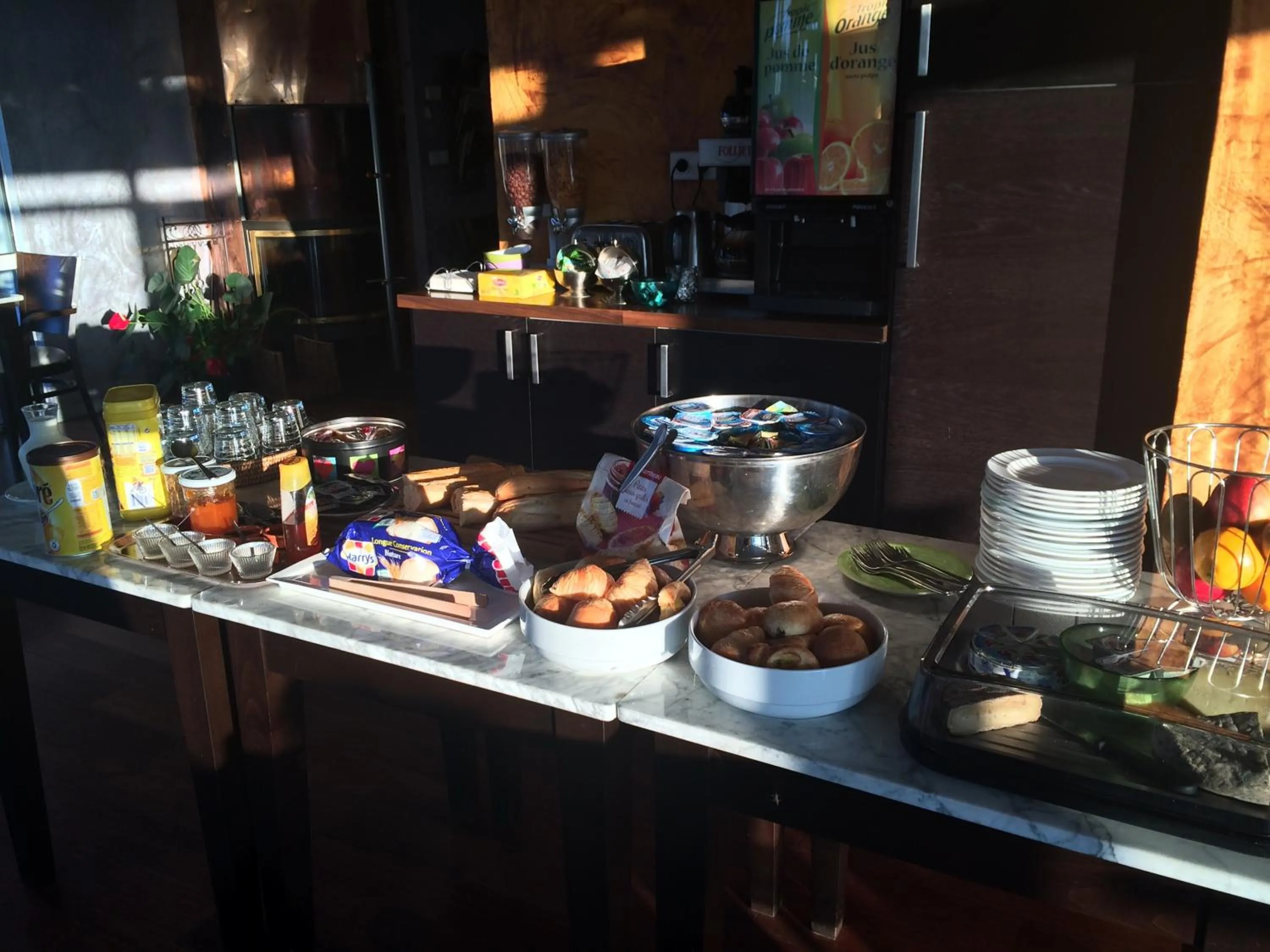 Buffet breakfast in Hôtel Evan