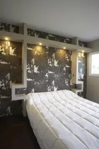 Photo of the whole room in Hôtel Evan