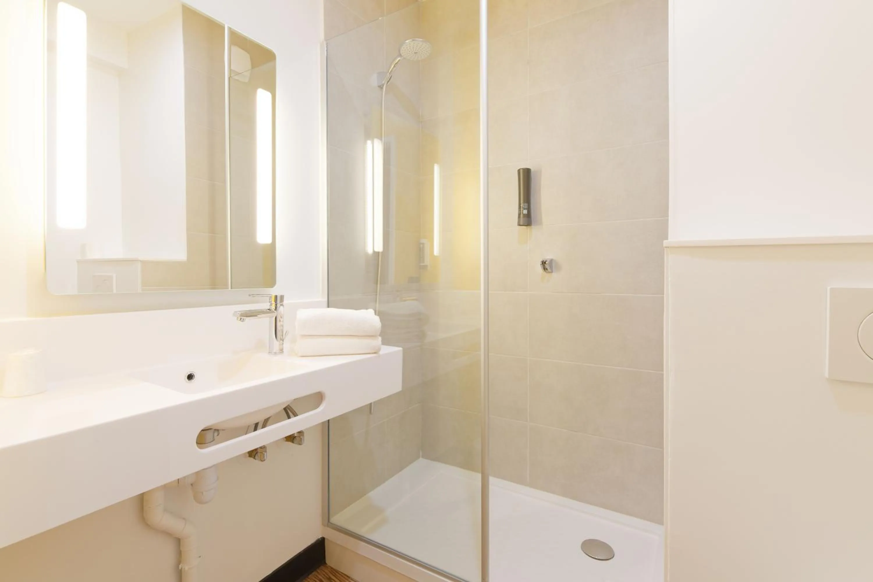 Bathroom in B&B HOTEL Le Touquet