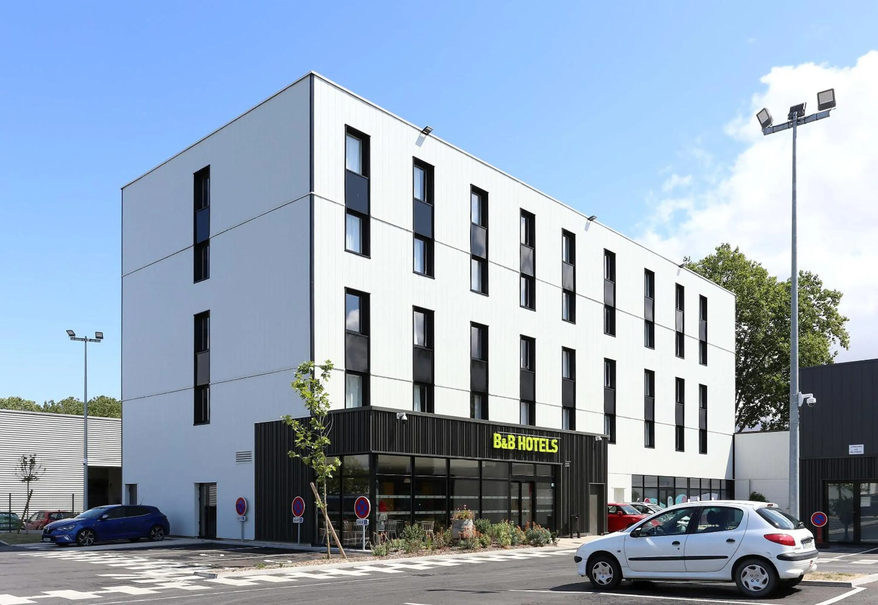 Property building in B&B HOTEL Epernay