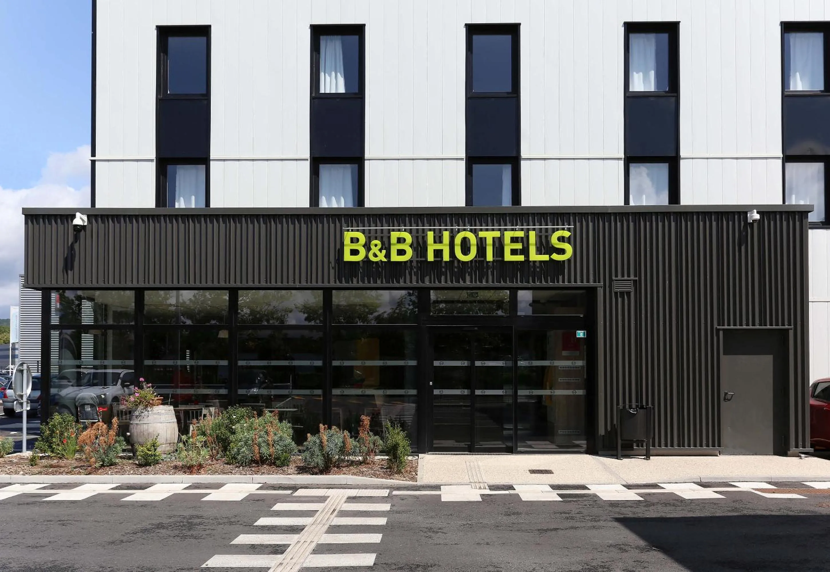 Facade/entrance in B&B HOTEL Epernay