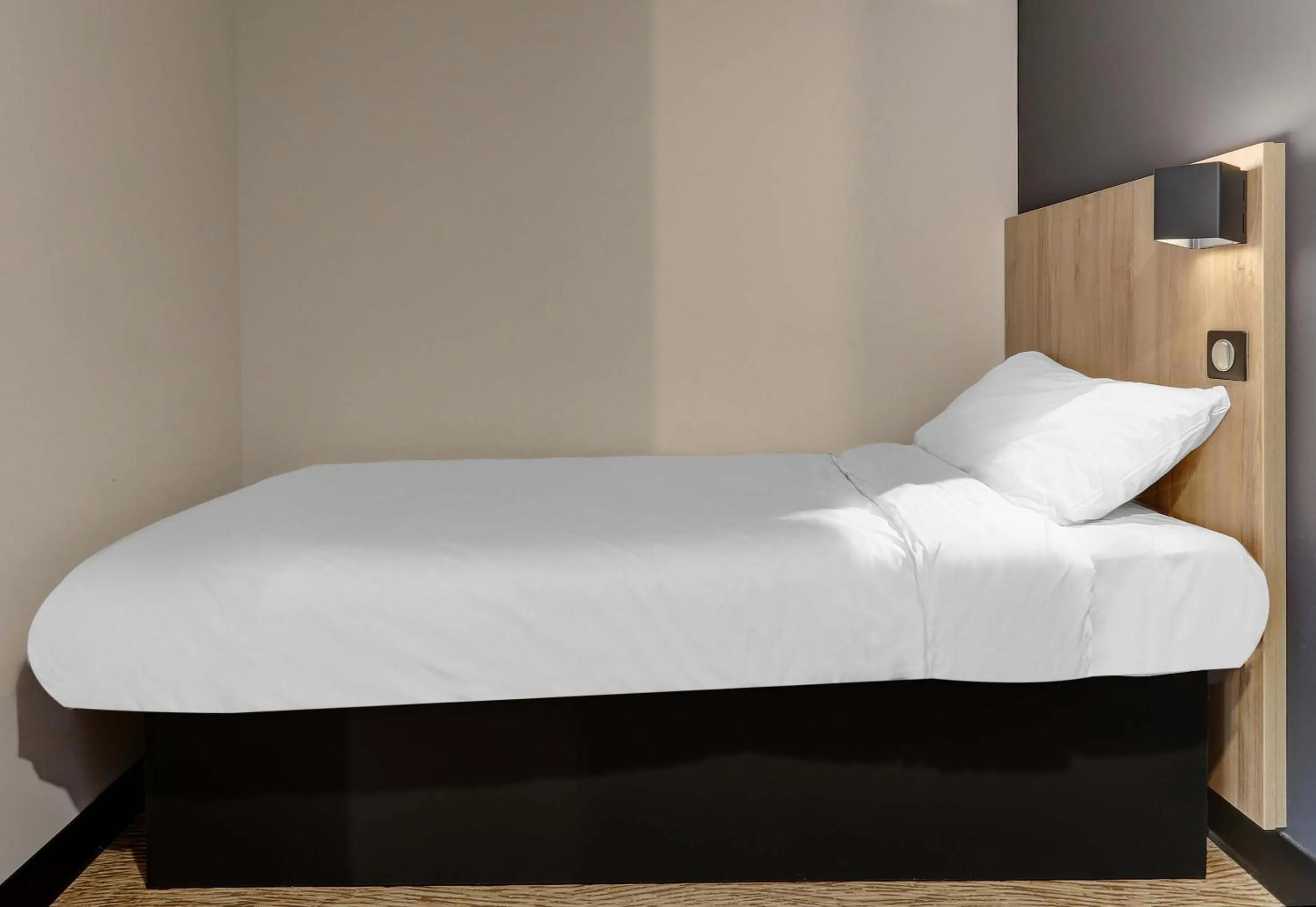 Bedroom, Bed in B&B HOTEL Epernay