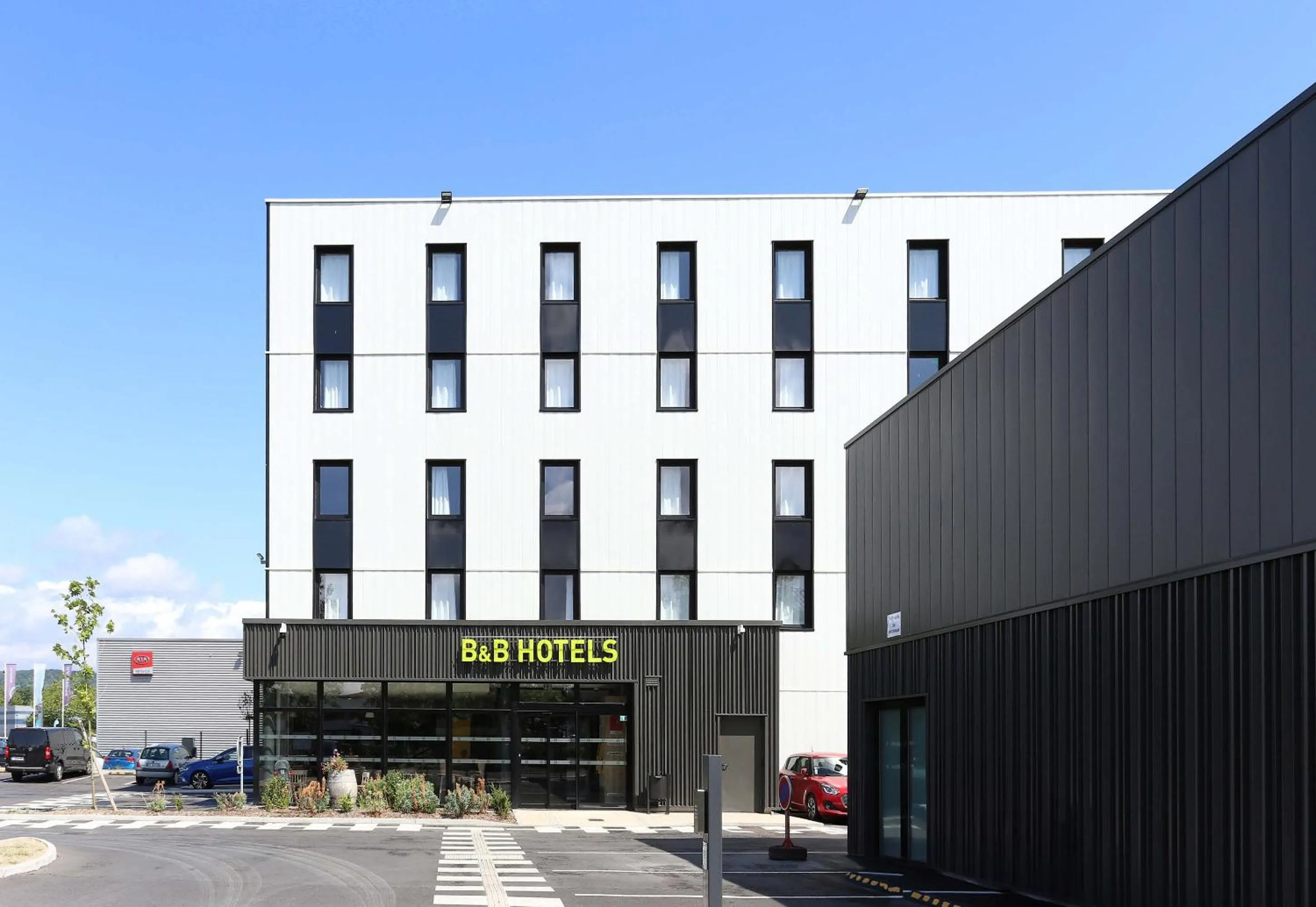 Property building in B&B HOTEL Epernay