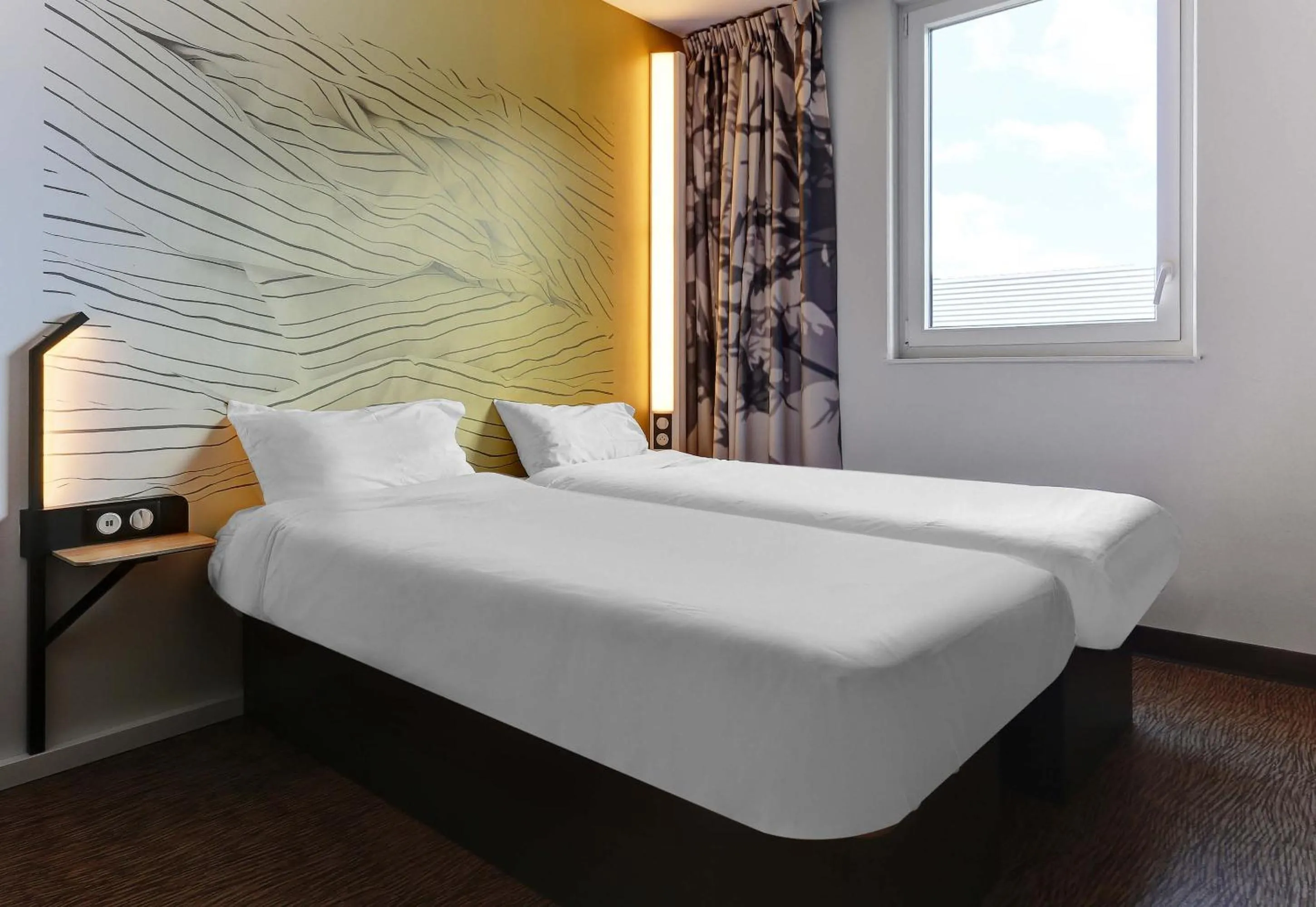 Bedroom, Bed in B&B HOTEL Epernay