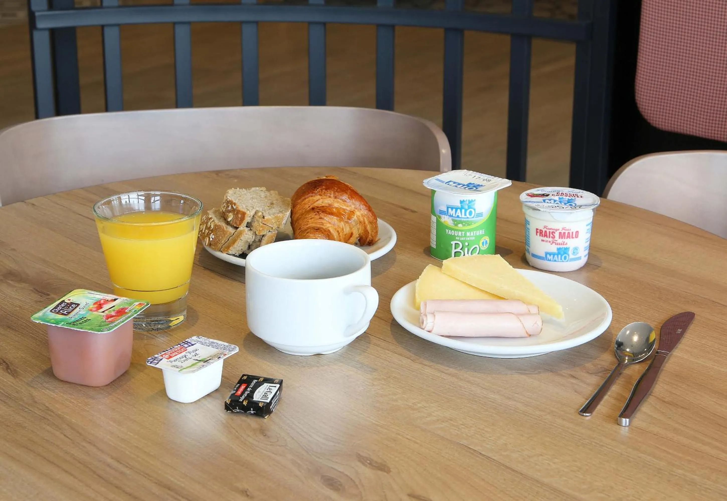 Breakfast in B&B HOTEL Epernay