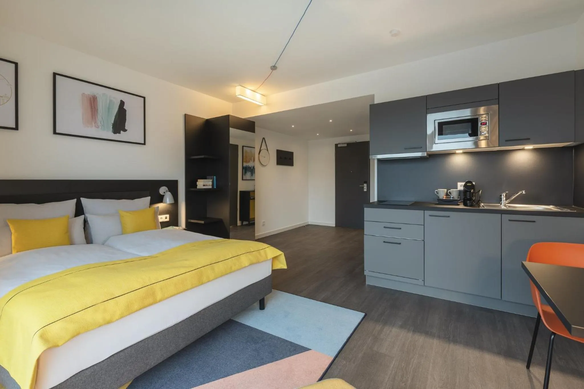 Queen Studio Suite in Candlewood Suites Berlin Charlottenburg by IHG