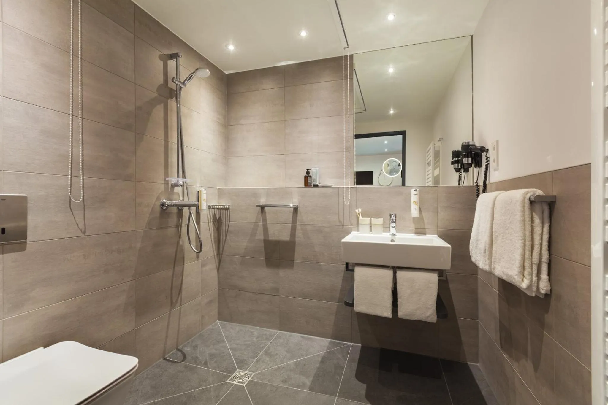 Bathroom in Candlewood Suites Berlin Charlottenburg by IHG