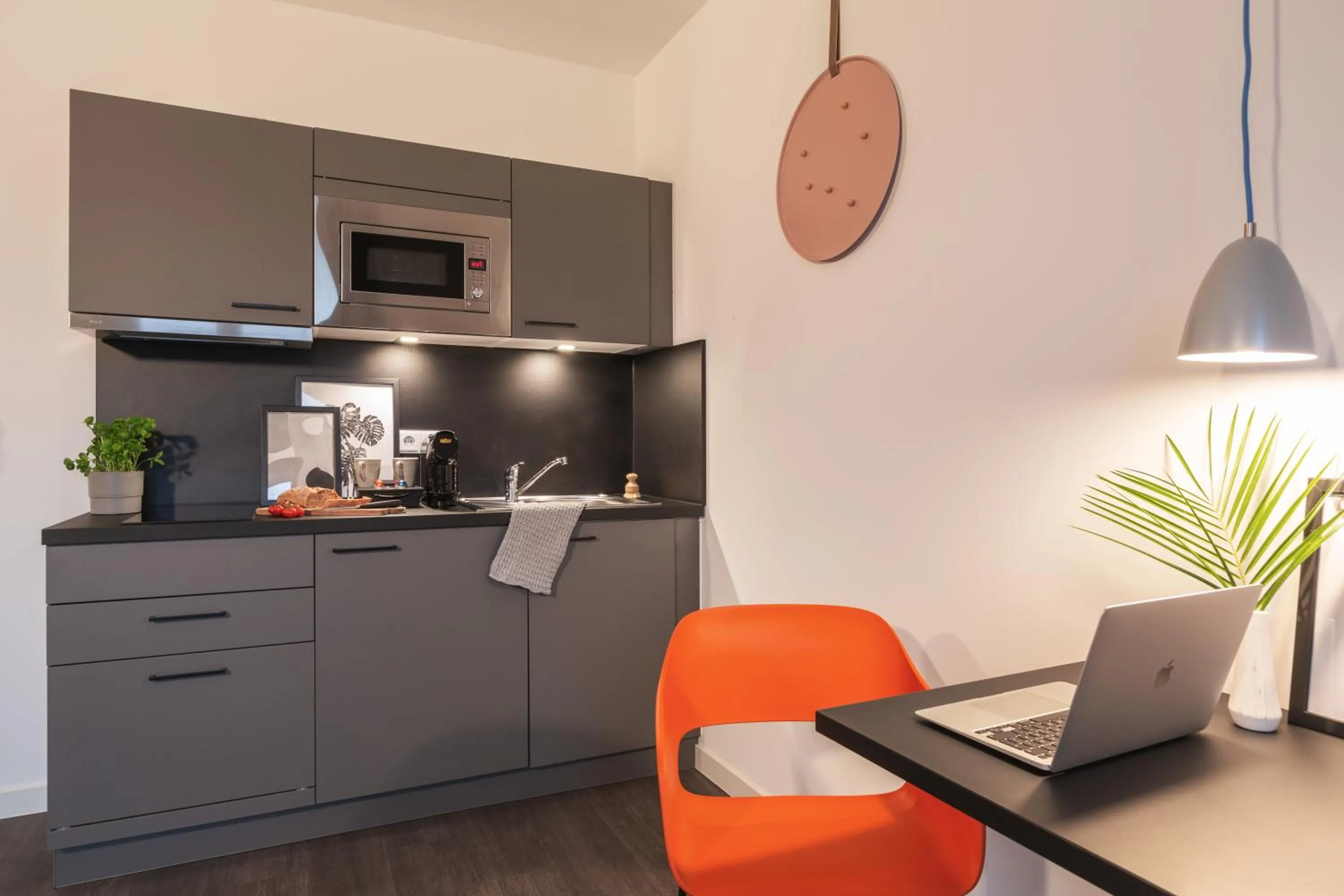 Kitchen or kitchenette in Candlewood Suites Berlin Charlottenburg by IHG