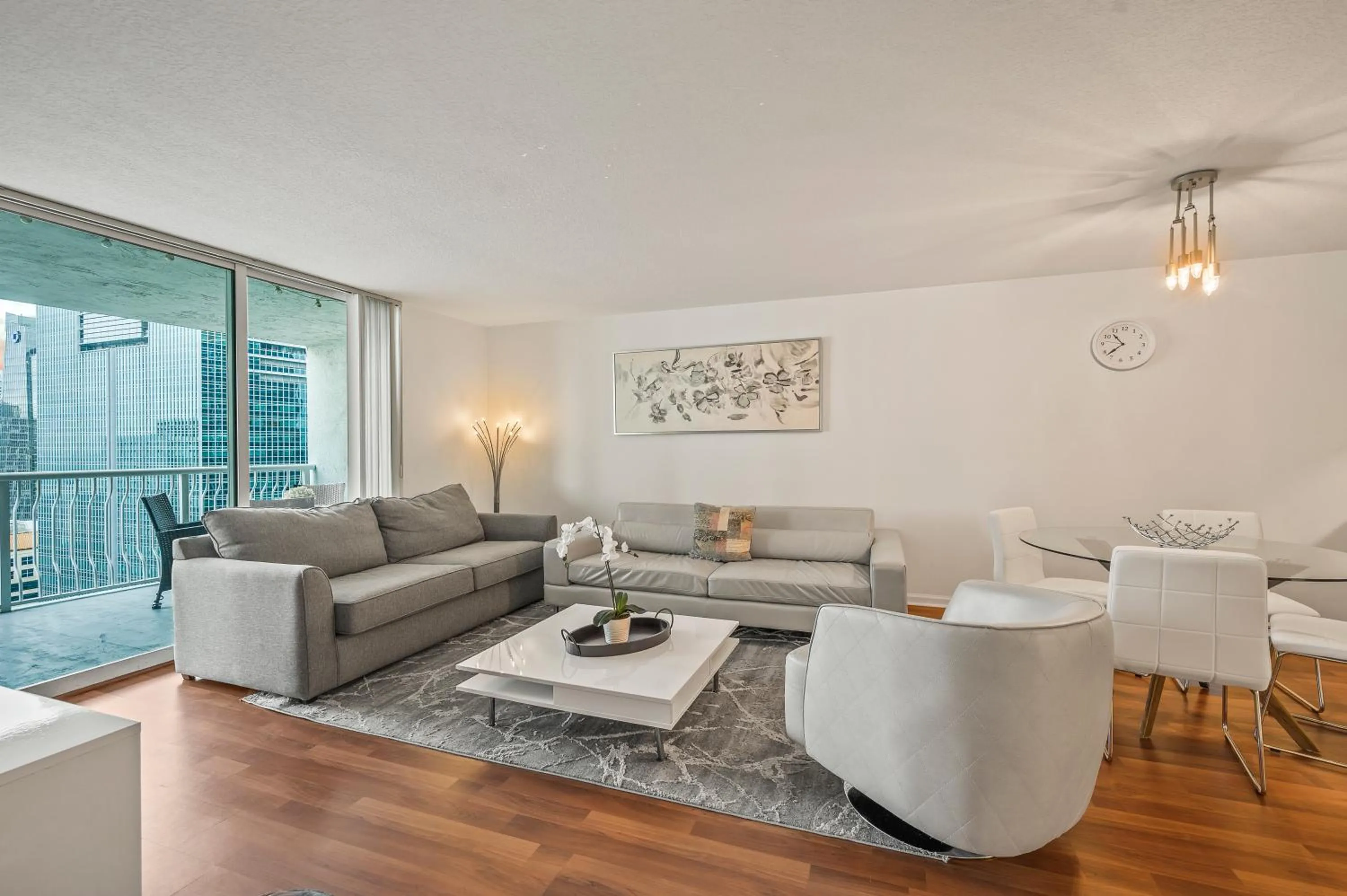 LUXURIOUS 1BR HIGH RISE CONDO BRICKELL-Free Parking