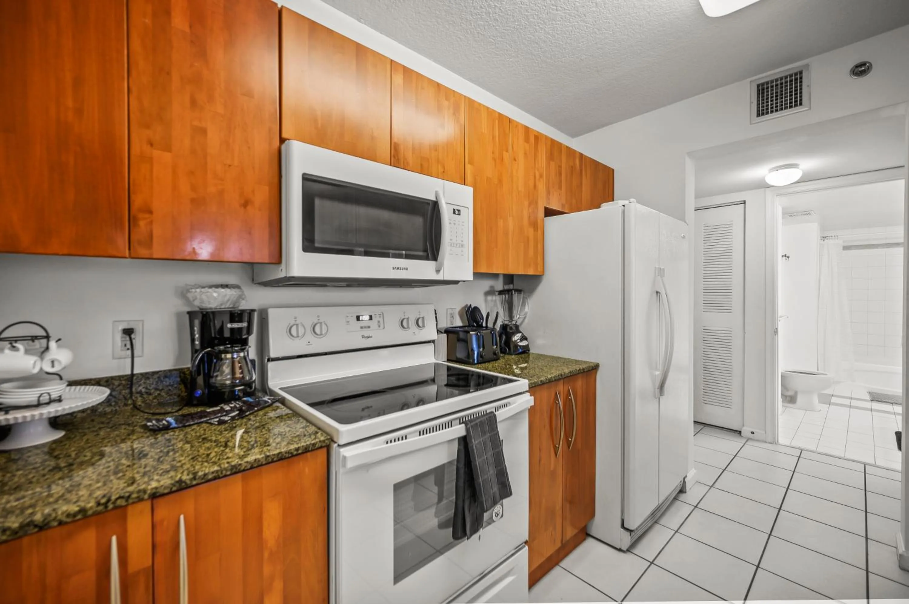 LUXURIOUS 1BR HIGH RISE CONDO BRICKELL-Free Parking