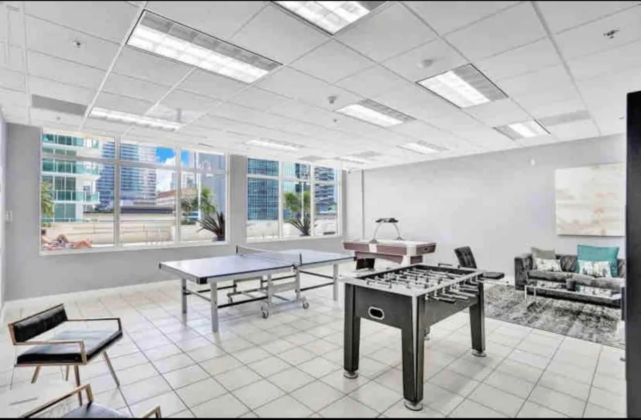 LUXURIOUS 1BR HIGH RISE CONDO BRICKELL-Free Parking