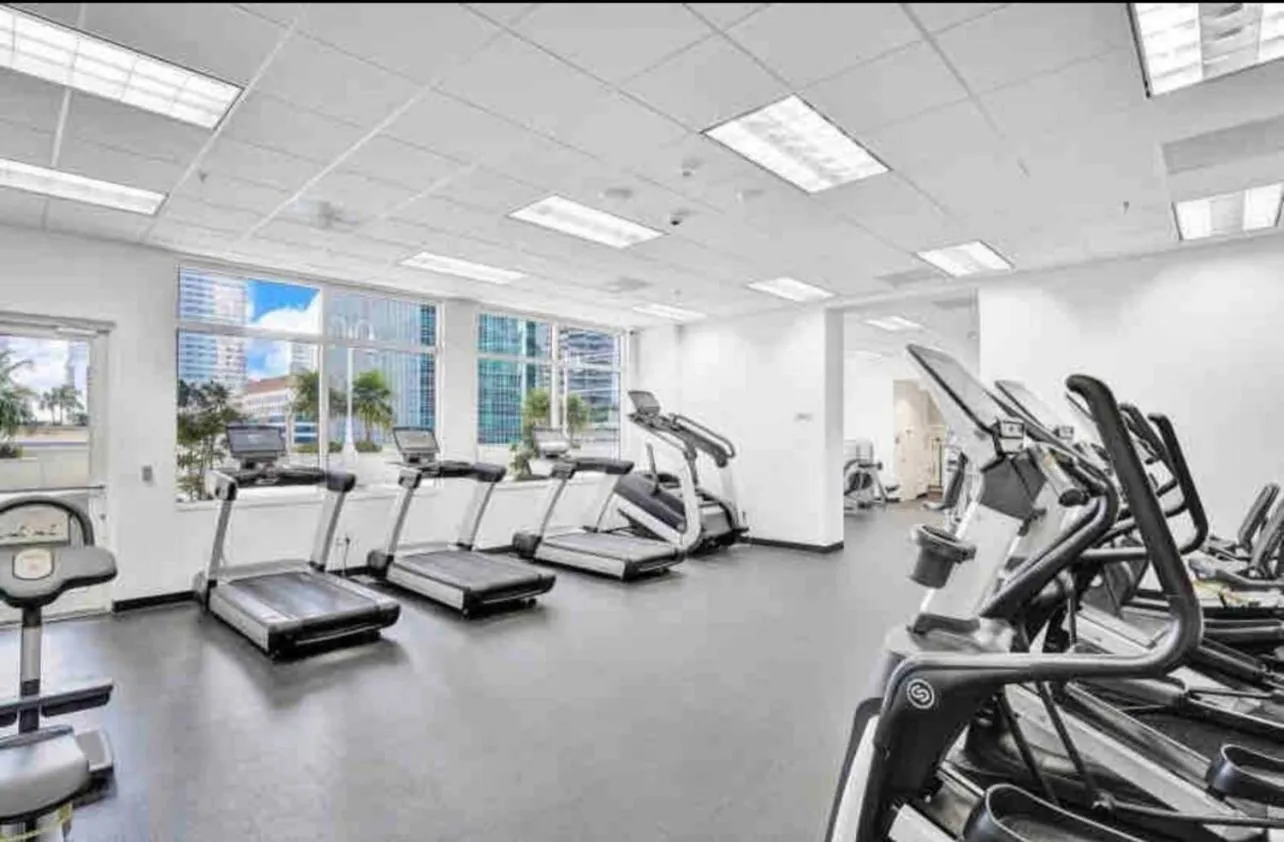 LUXURIOUS 1BR HIGH RISE CONDO BRICKELL-Free Parking