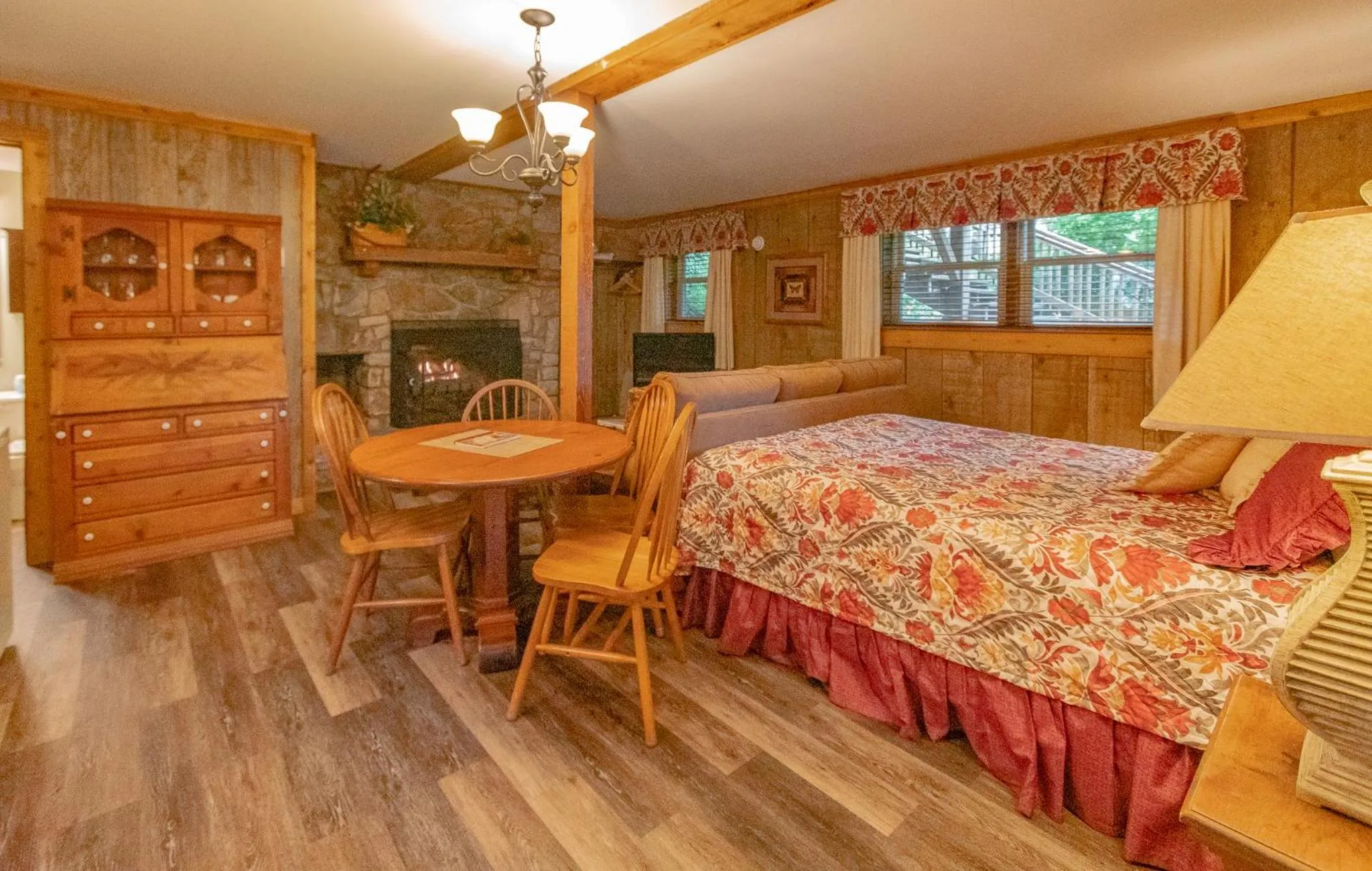 Photo of the whole room, Bed in Swiss Mountain Village