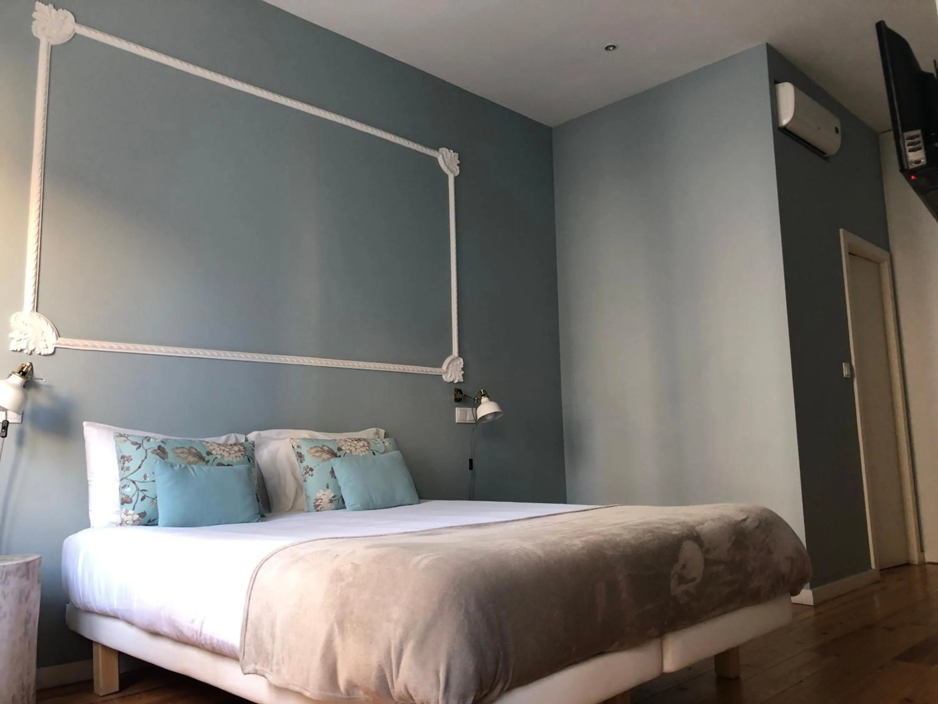 Bedroom, Bed in Godinho's House