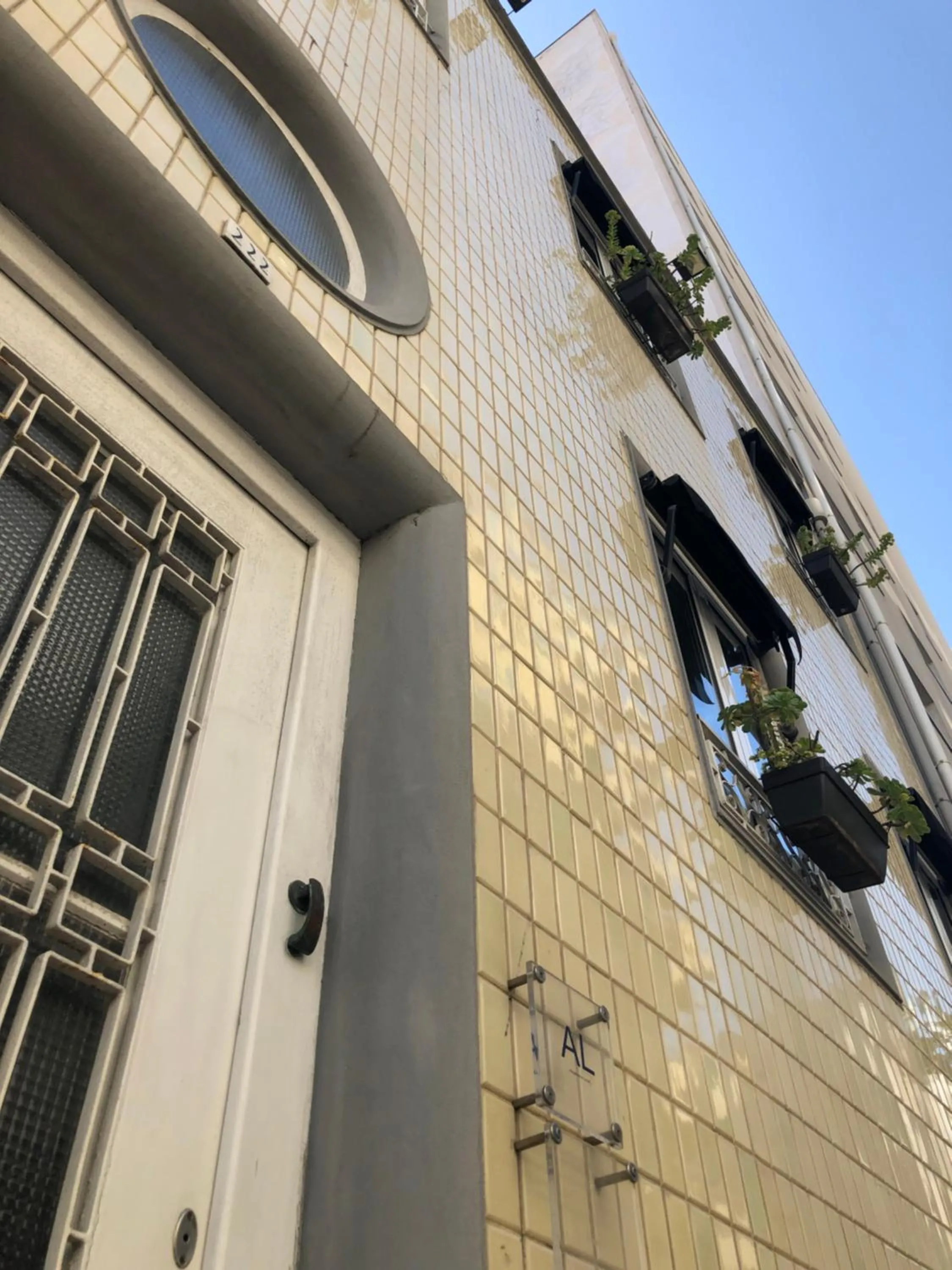 Facade/entrance in Godinho's House