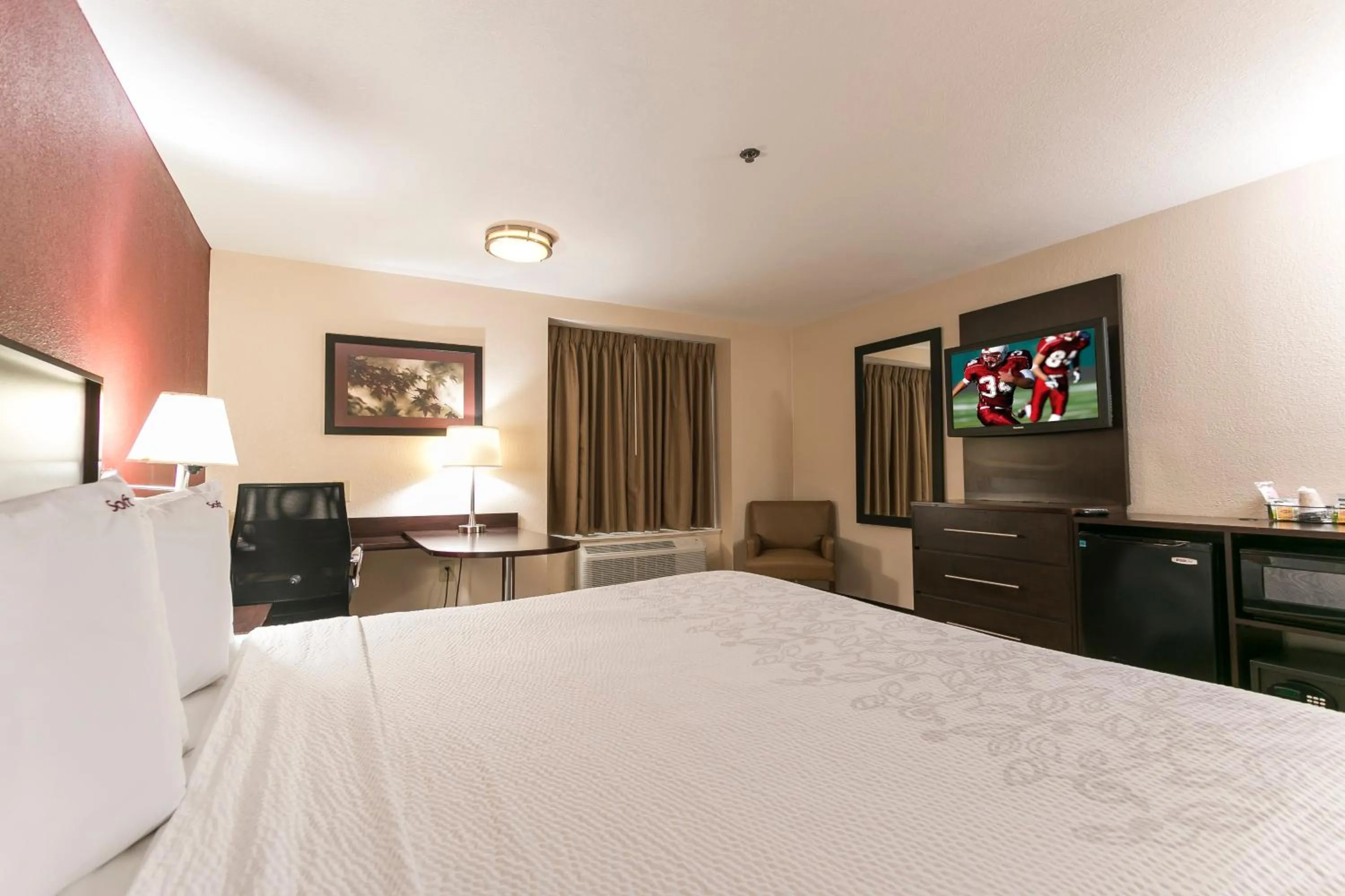 Photo of the whole room in Red Roof Inn PLUS+ Austin South