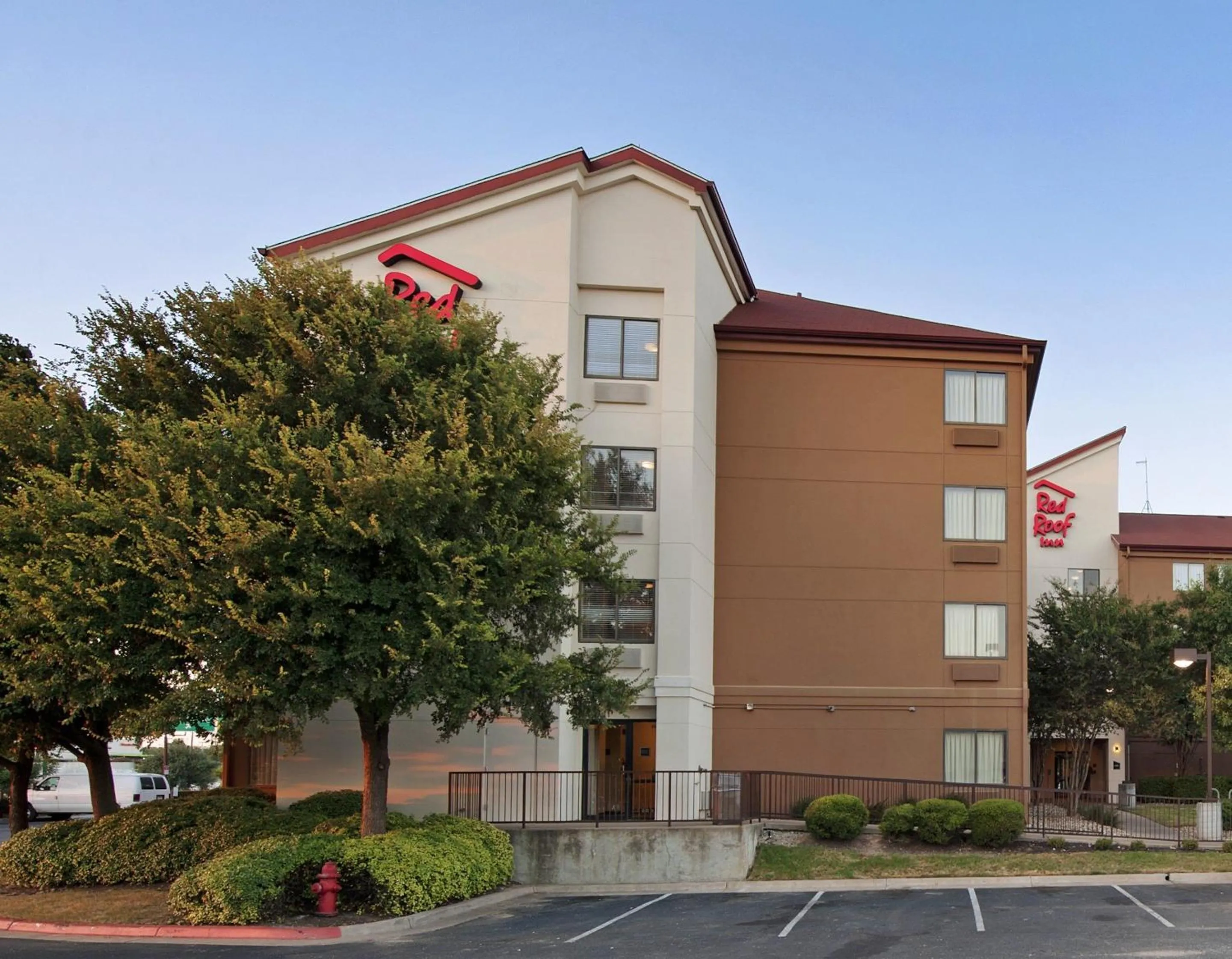 Property building in Red Roof Inn PLUS+ Austin South