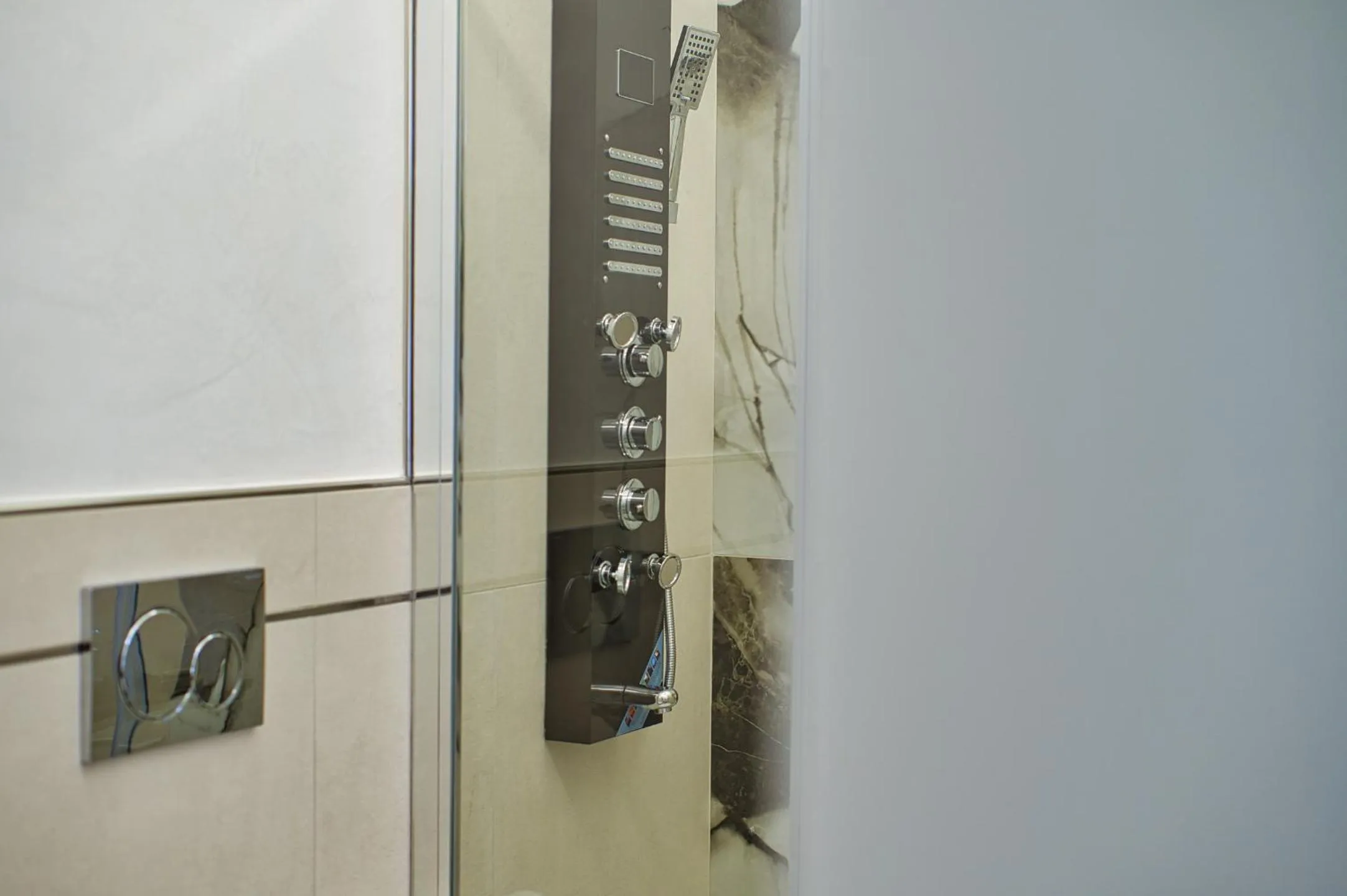 Bathroom in DISTINTO SUITE & ROOMS