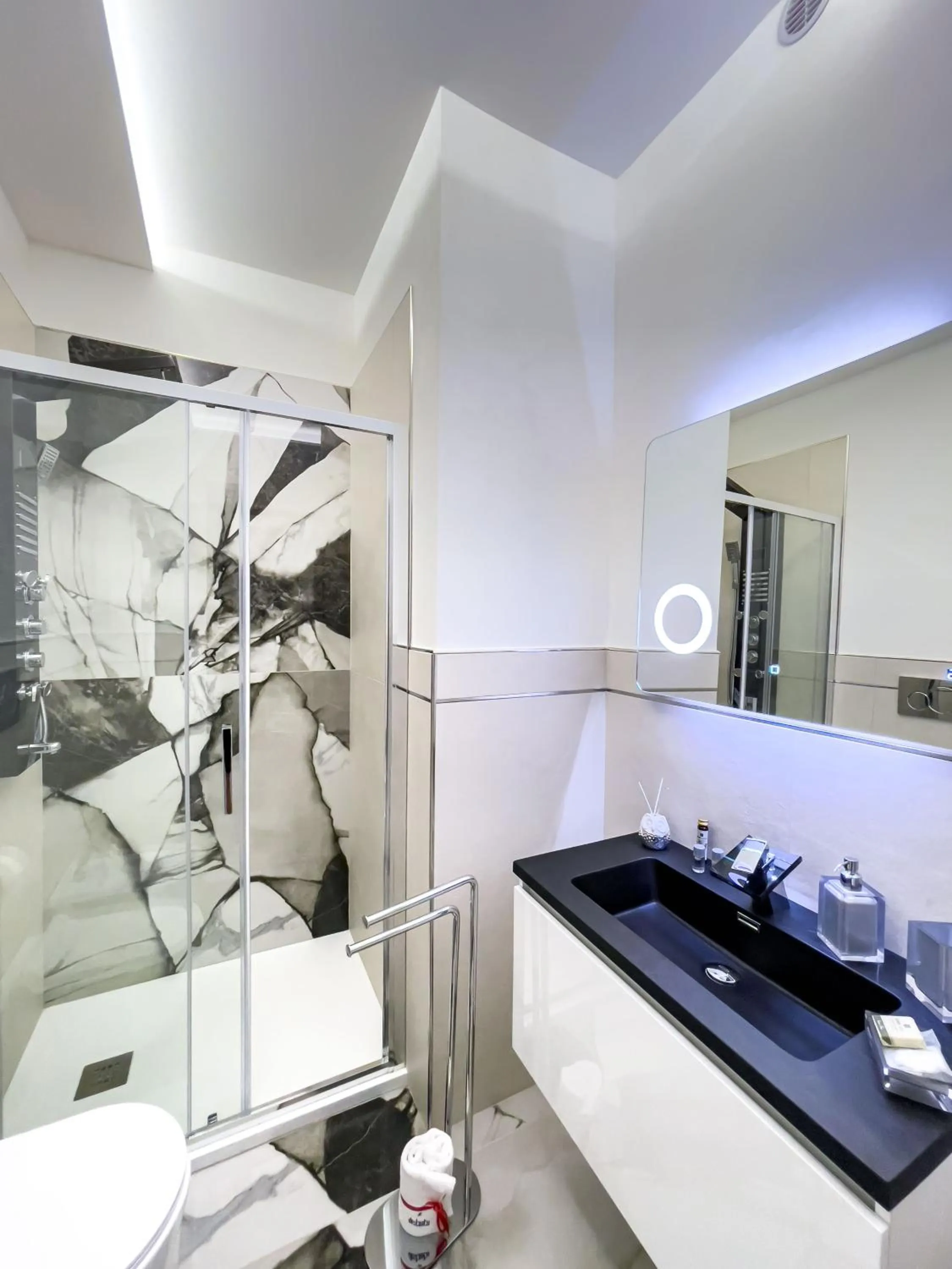 Bathroom in DISTINTO SUITE & ROOMS