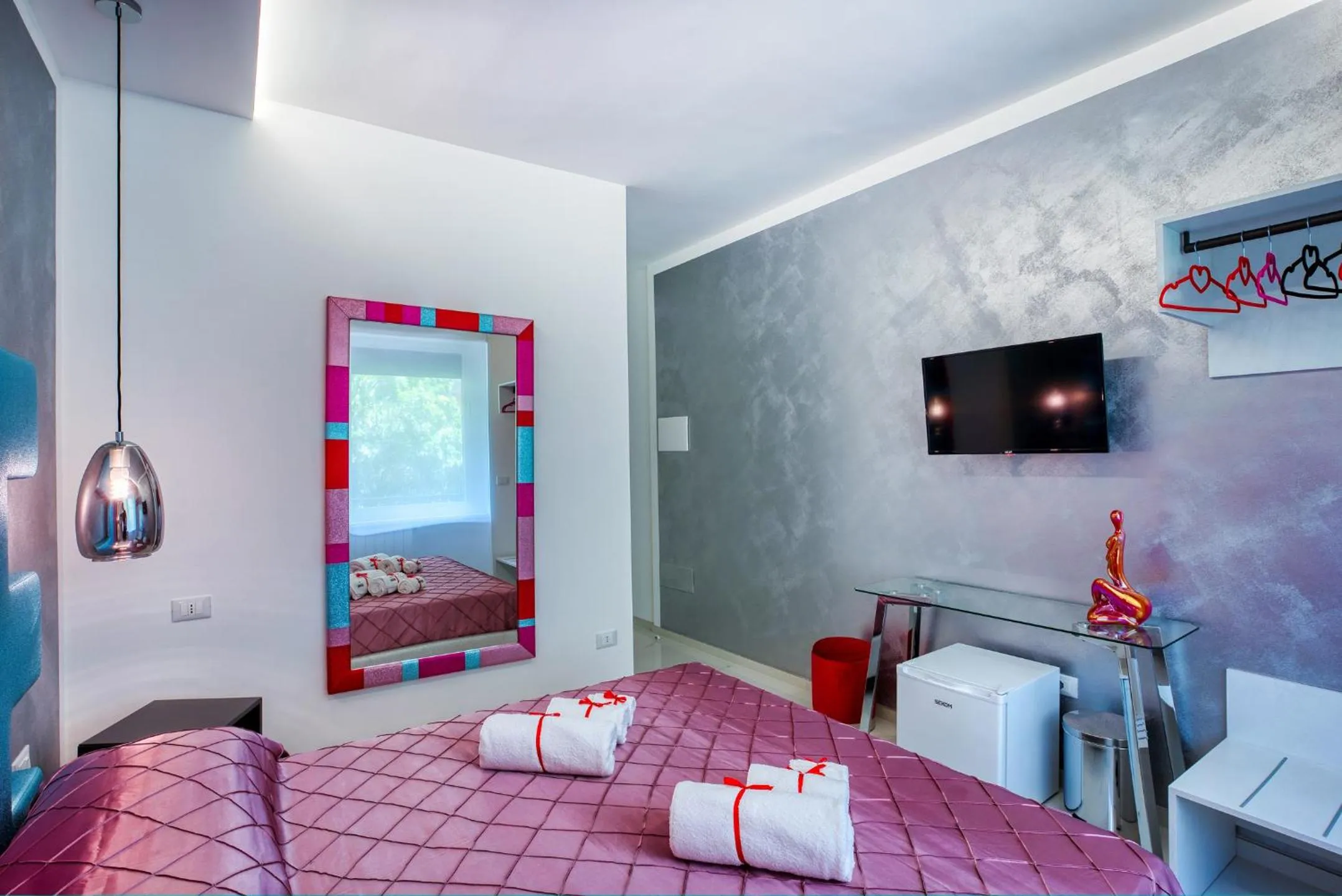 TV and multimedia, Bed in DISTINTO SUITE & ROOMS