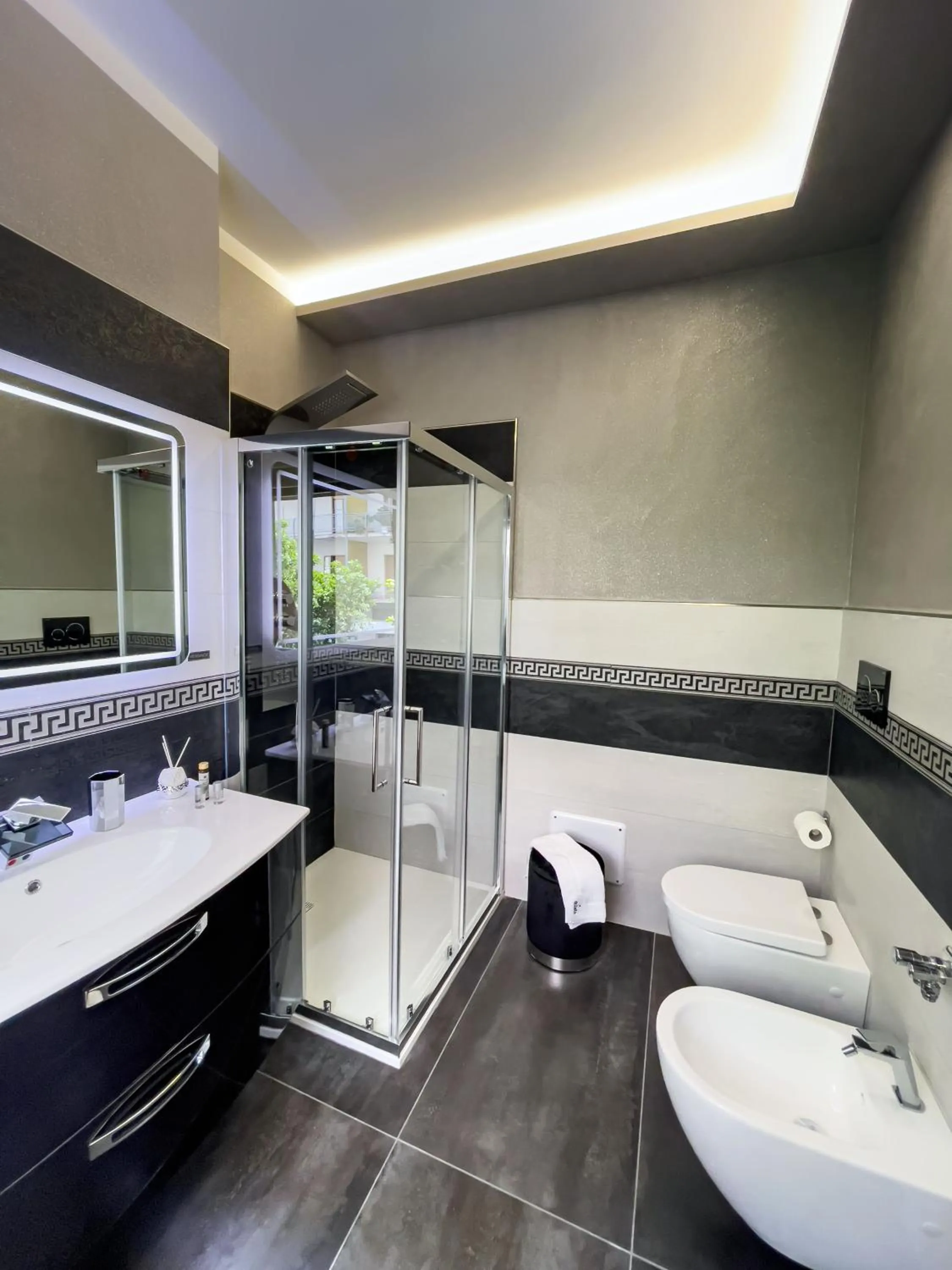Bathroom in DISTINTO SUITE & ROOMS