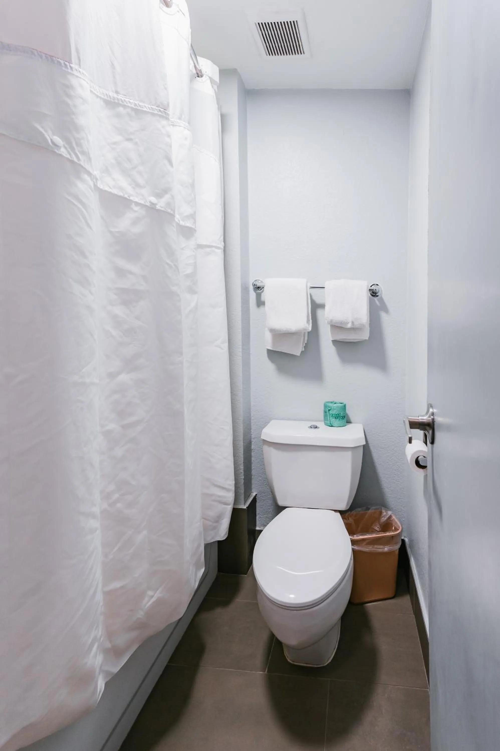 Toilet in Red Roof Inn San Antonio - Seaworld Northwest