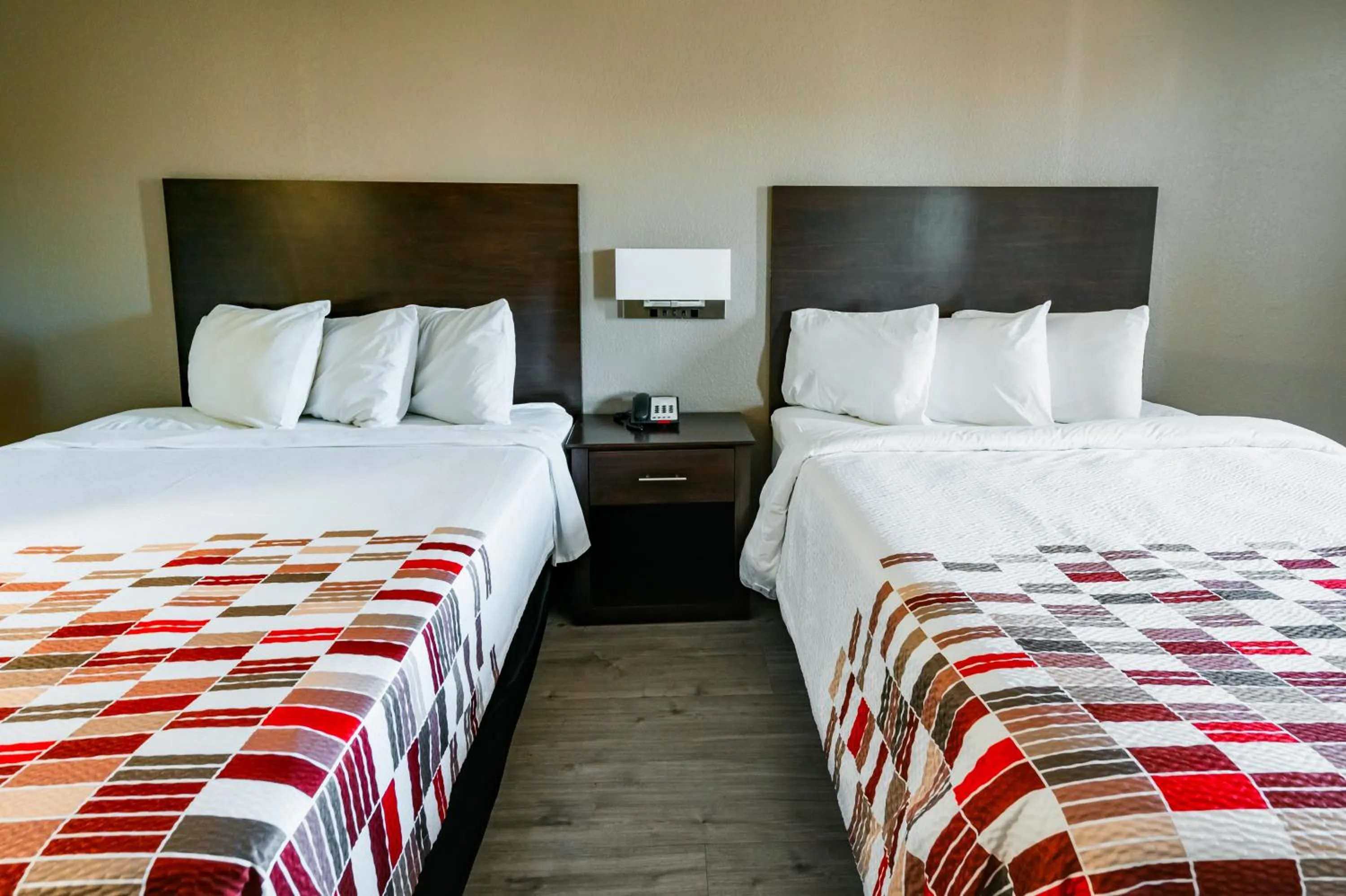 Bed in Red Roof Inn San Antonio - Seaworld Northwest