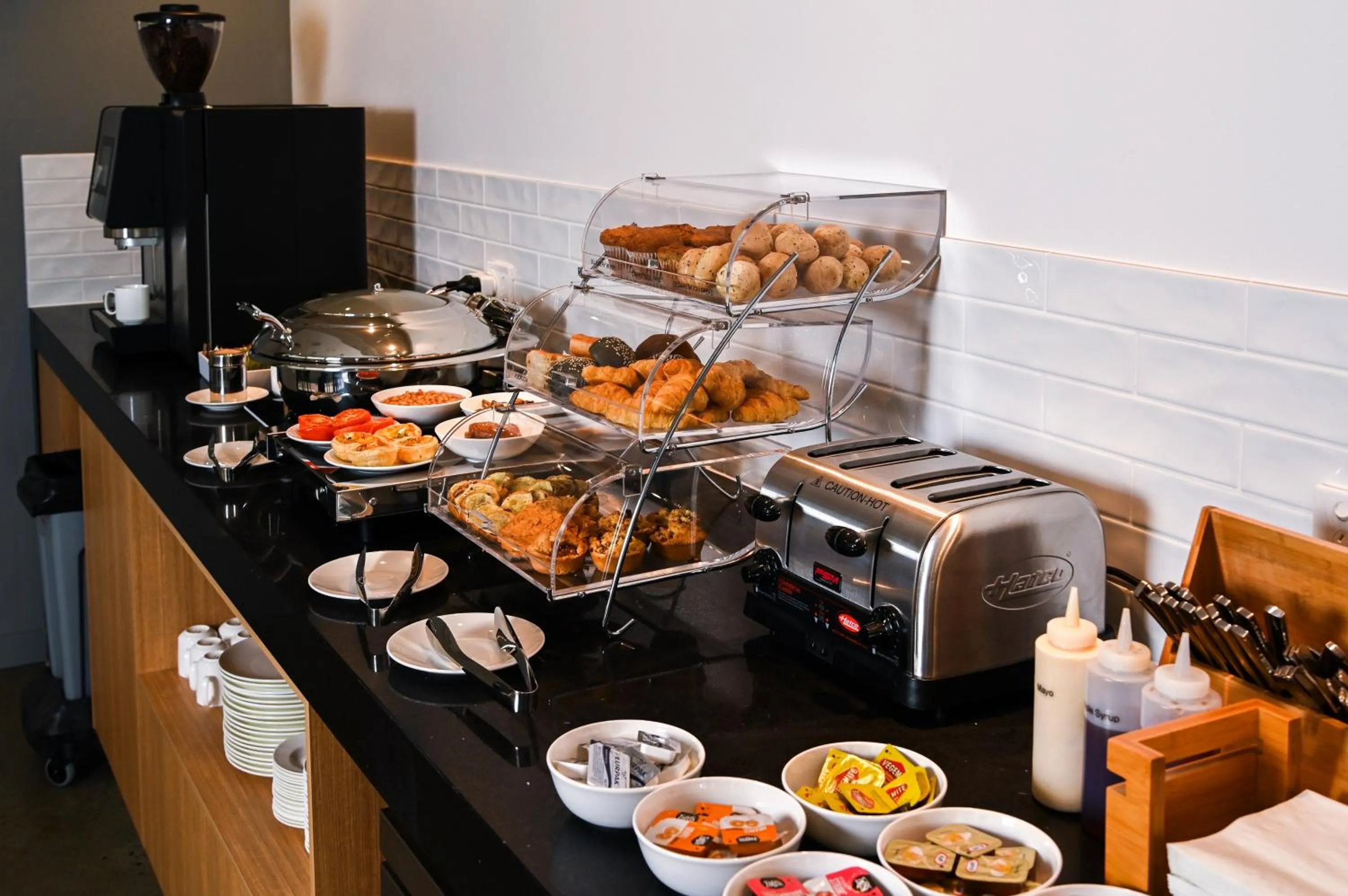 Restaurant/places to eat in Nesuto Curtin Perth Hotel