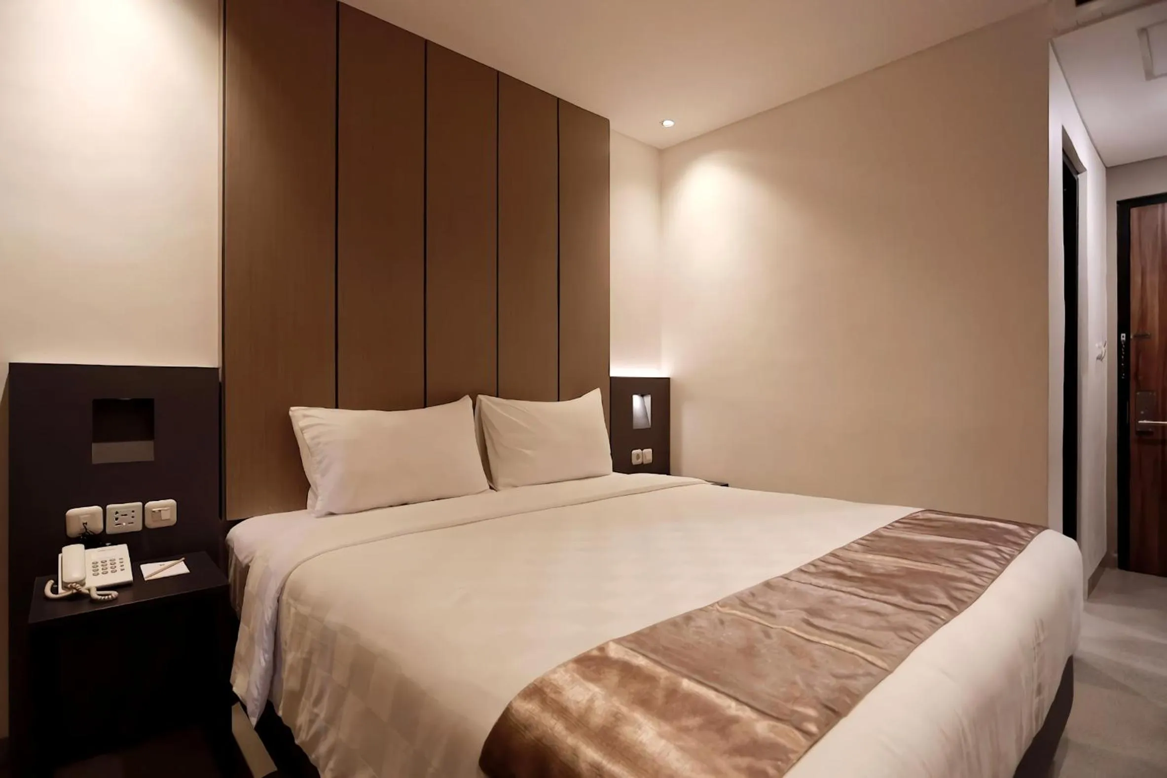 Property building, Bed in Hayo Hotel Palembang
