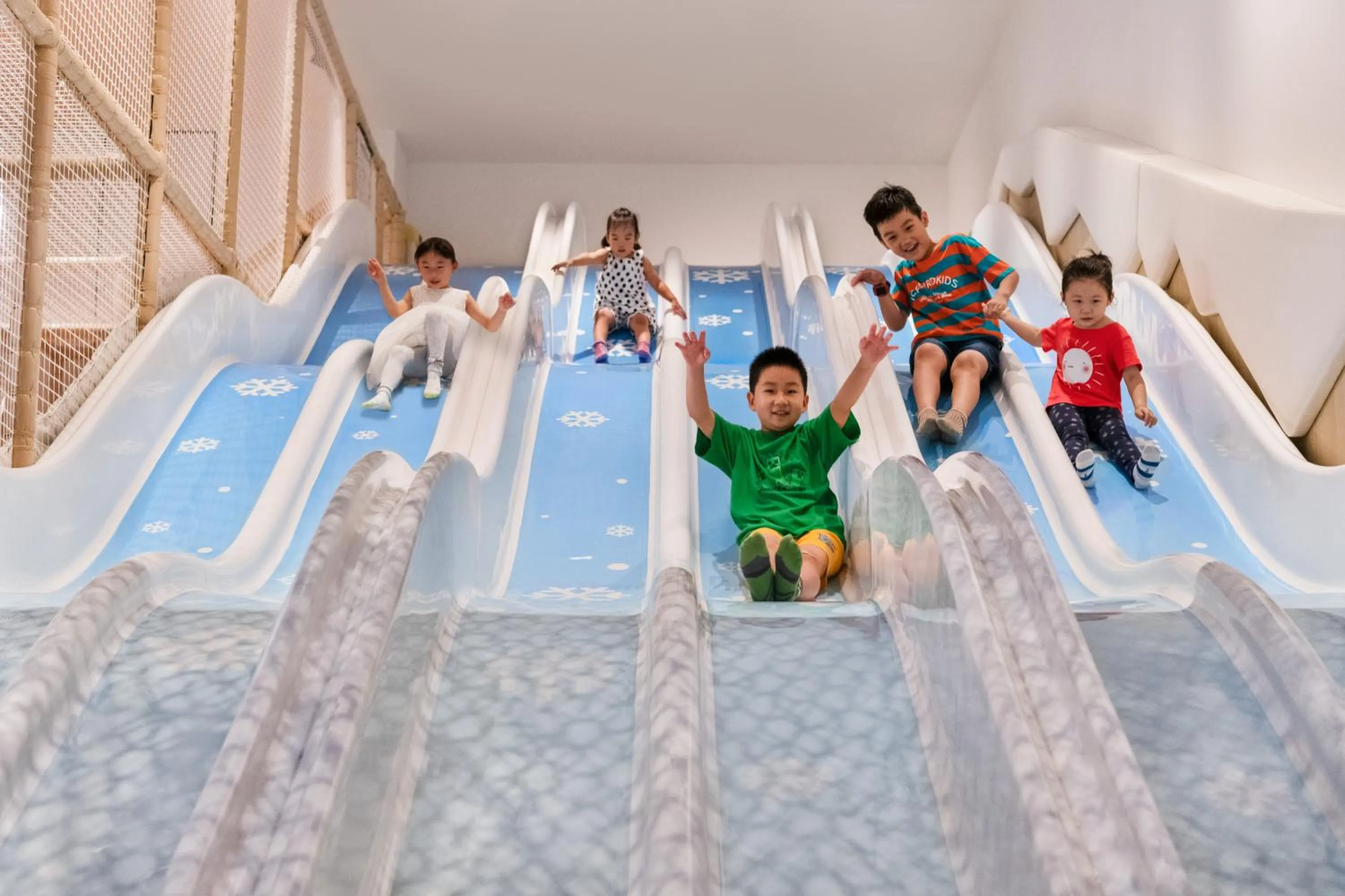 children in Shangri-La Shougang Park, Beijing