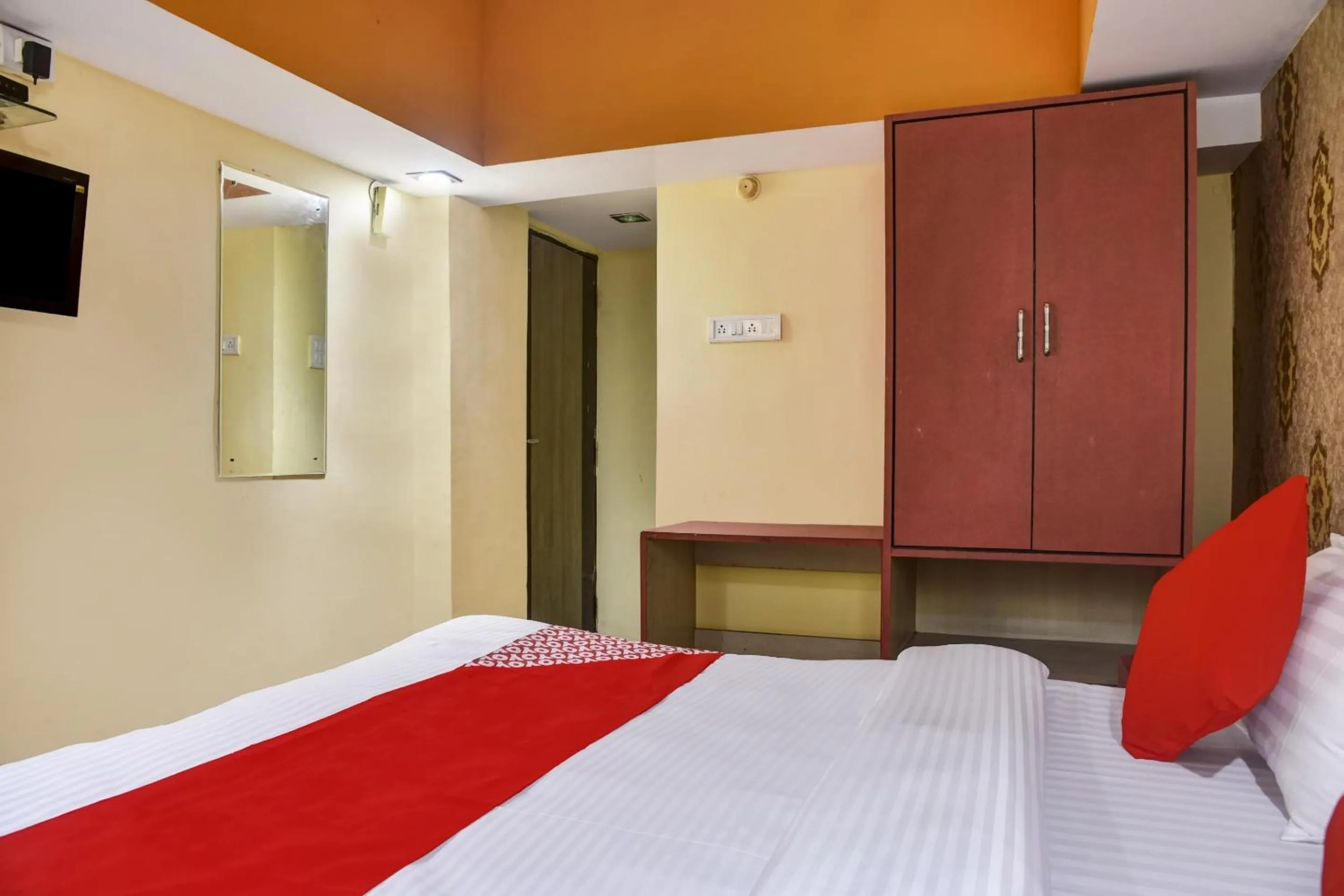 Bedroom, Bed in Hotel O Vishwa
