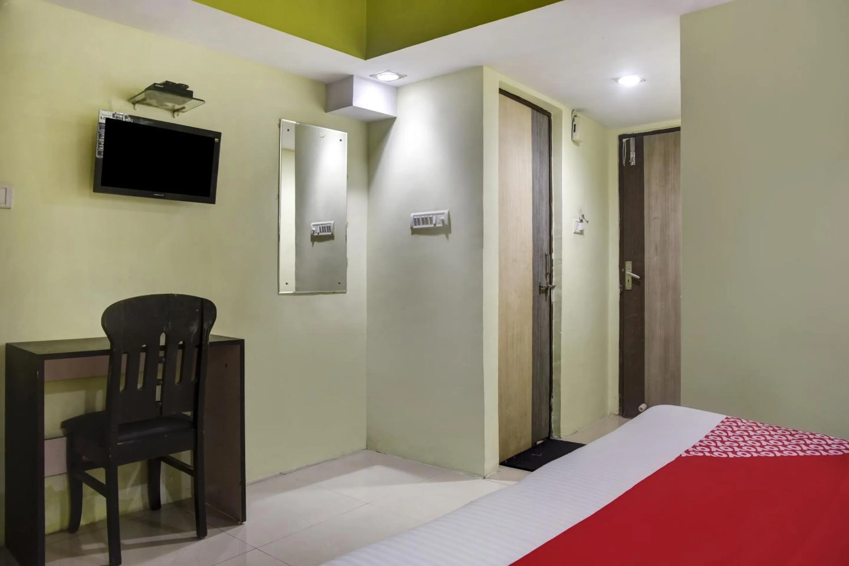 Bedroom, Bed in Hotel O Vishwa