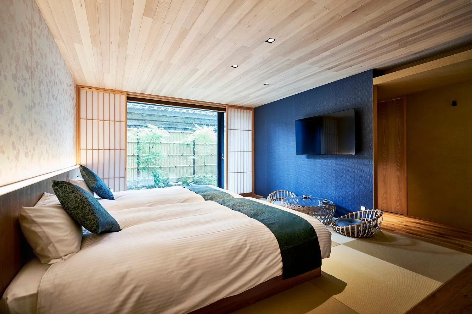 Photo of the whole room, Bed in Kikokutei Bekkan
