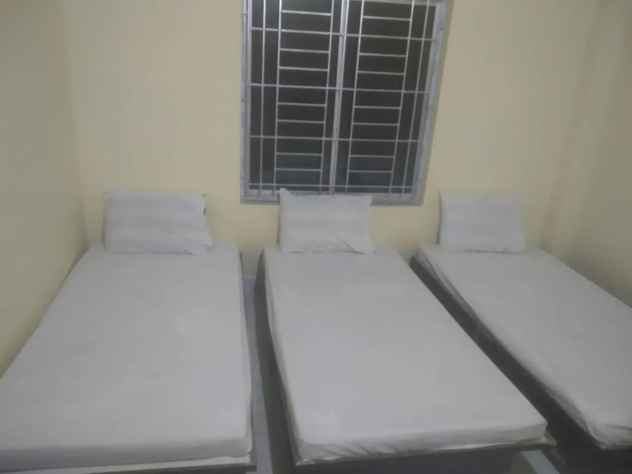 Bed in Hotel Sahil Inn